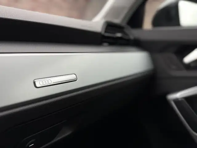 Audi Q3 view 12