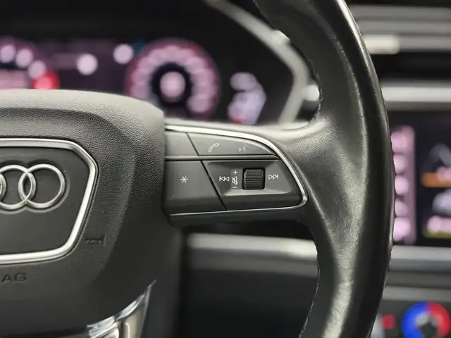 Audi Q3 view 13