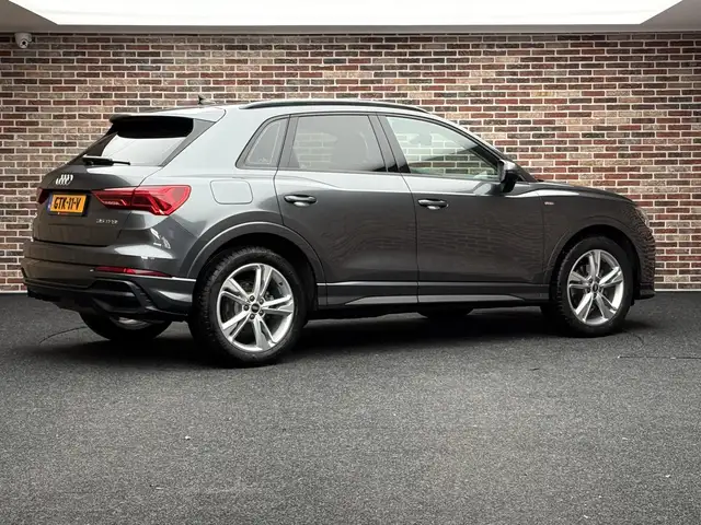 Audi Q3 view 2