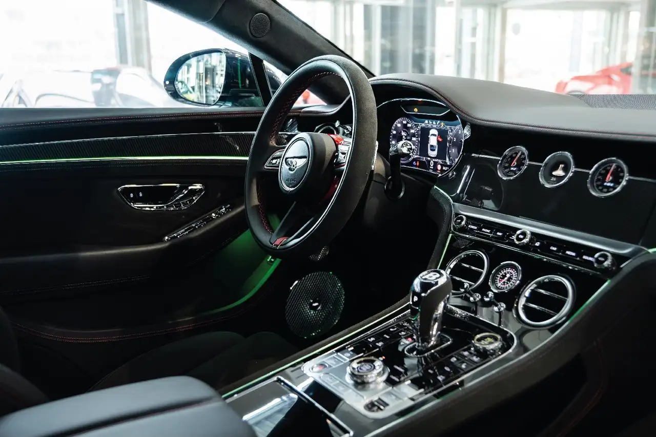 Bentley Continental GT 2023 — фото 11