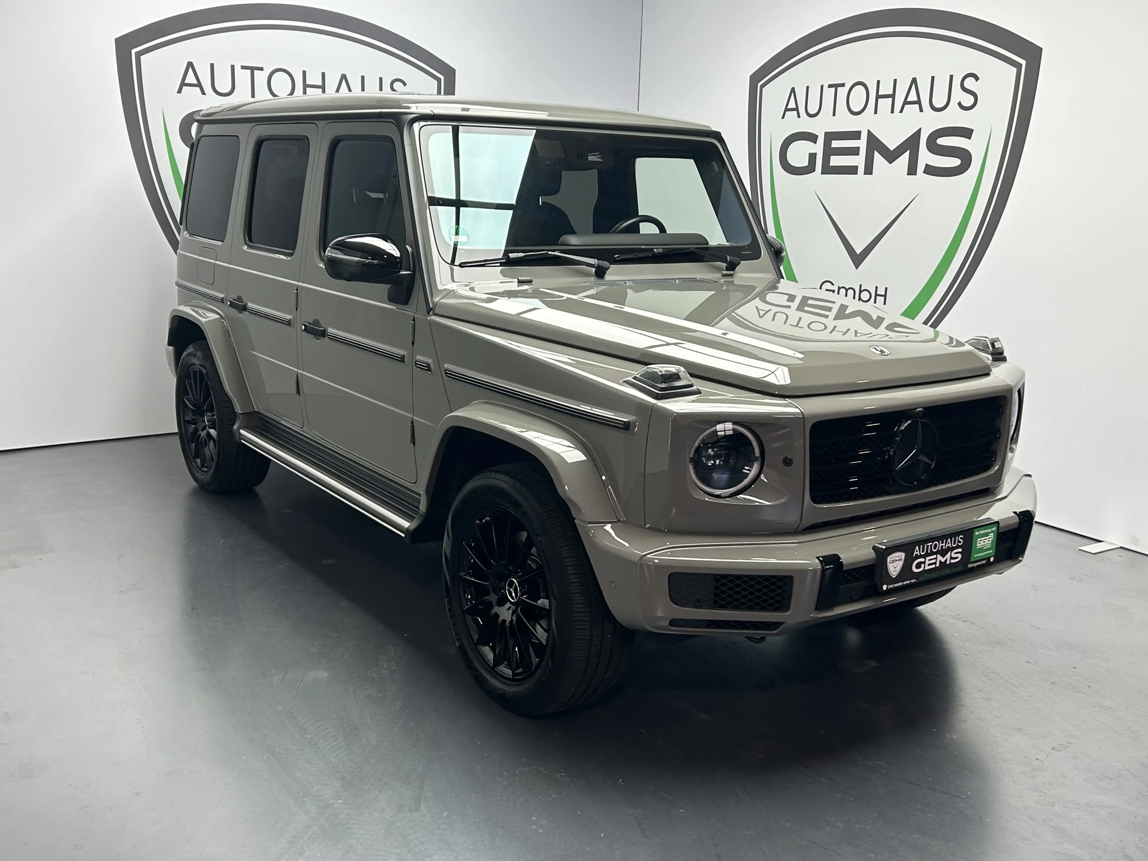 Mercedes-Benz G 400 d AMG-Line AHK Burmester LED Widescreen R.Cam