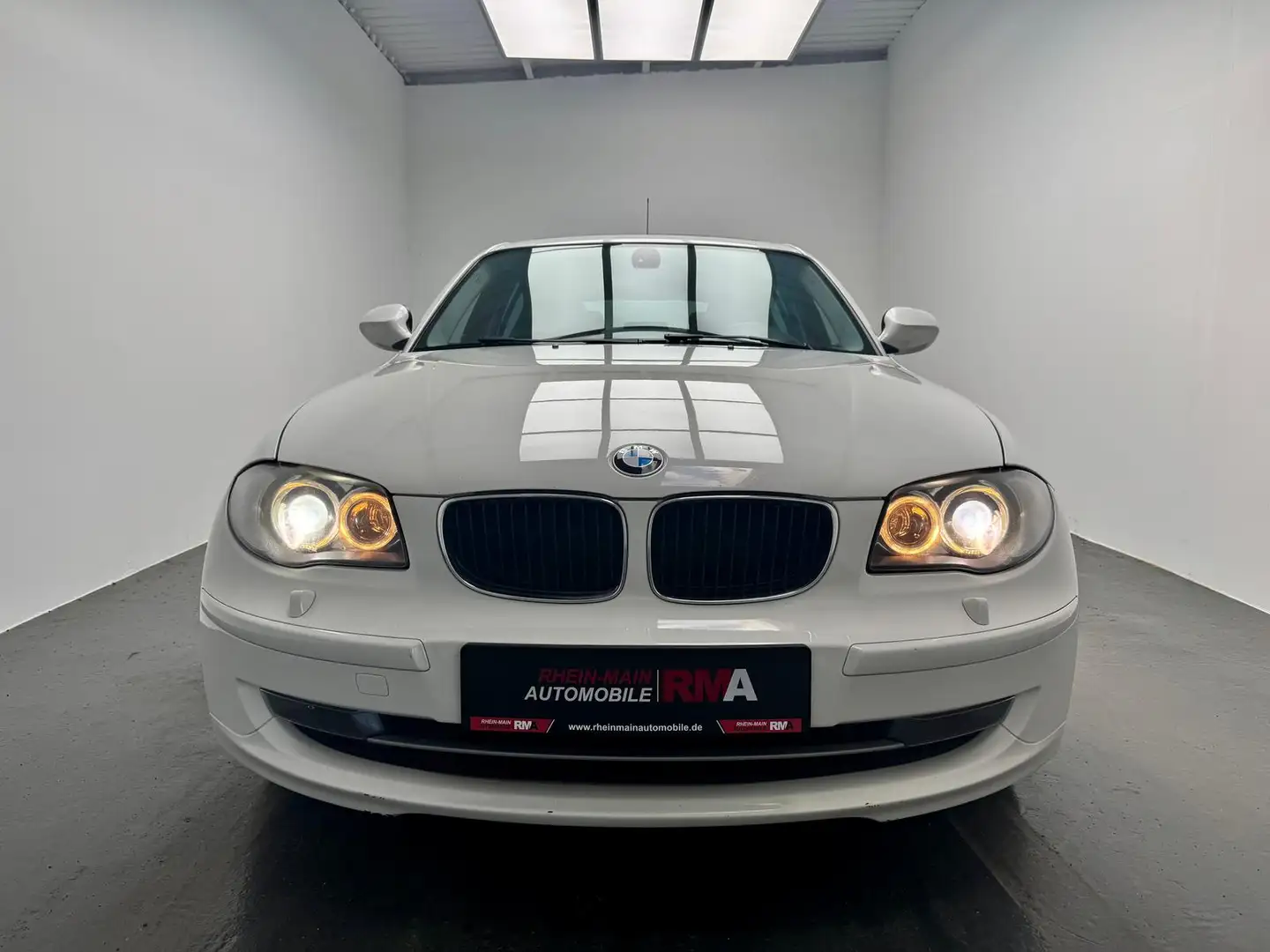 BMW 118 i 2.0 16V +NAVI+KLIMA+PDC+TÜV-2027+SHZ+XENON+ Blanc - 2