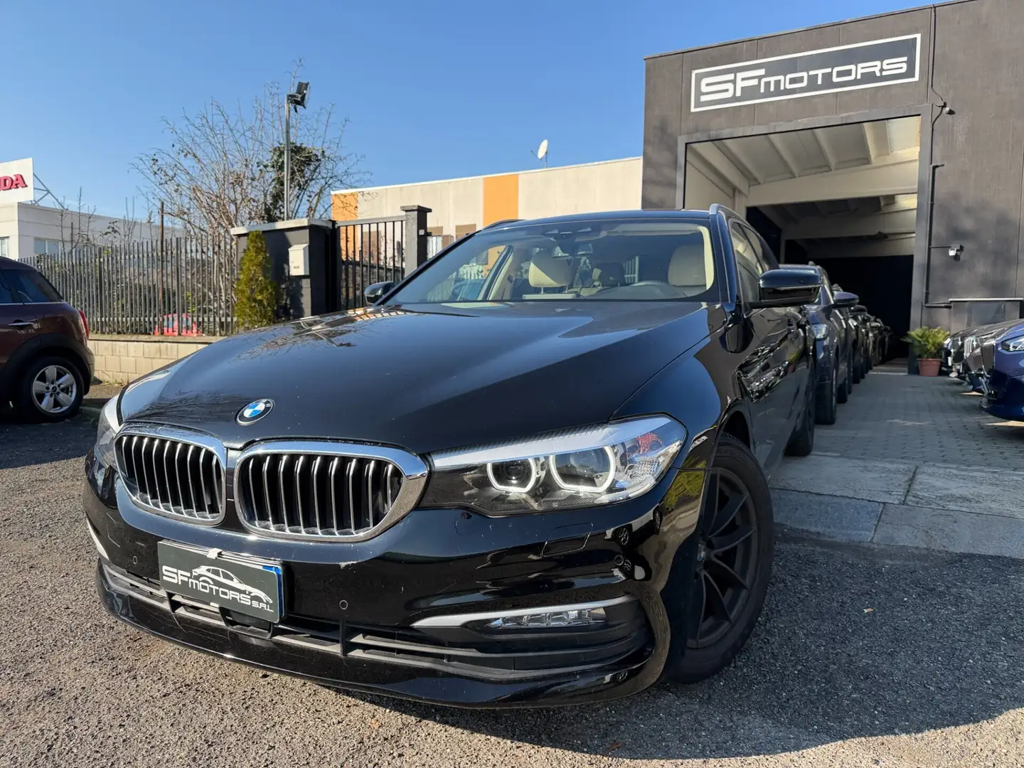 BMW 520 520d Touring Luxury Gancio Traino Negro - 2