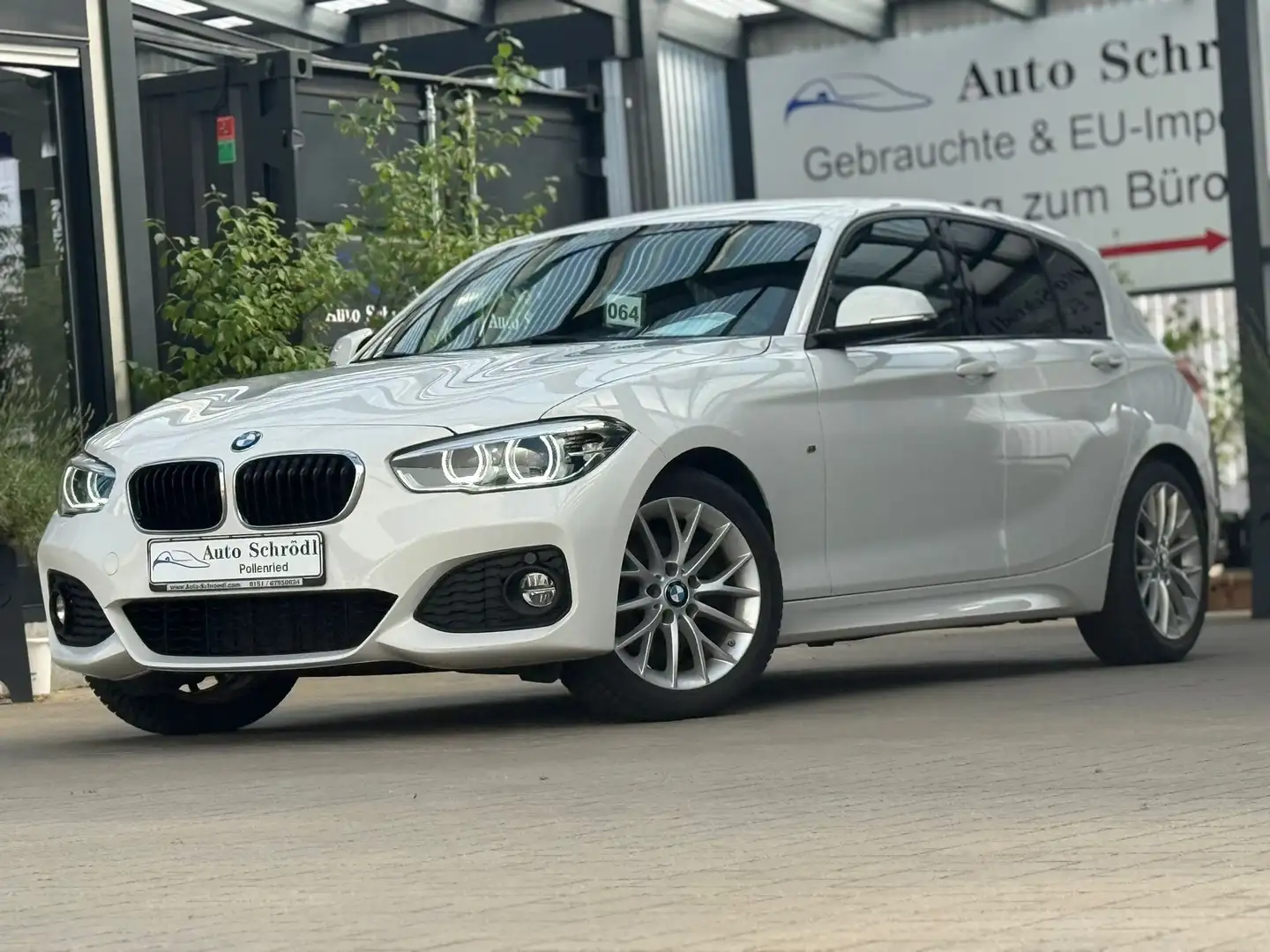 BMW 120 i M Sport, LED, Navi, Sitzheiz, Alcantara, 2-Zonen Weiß - 1