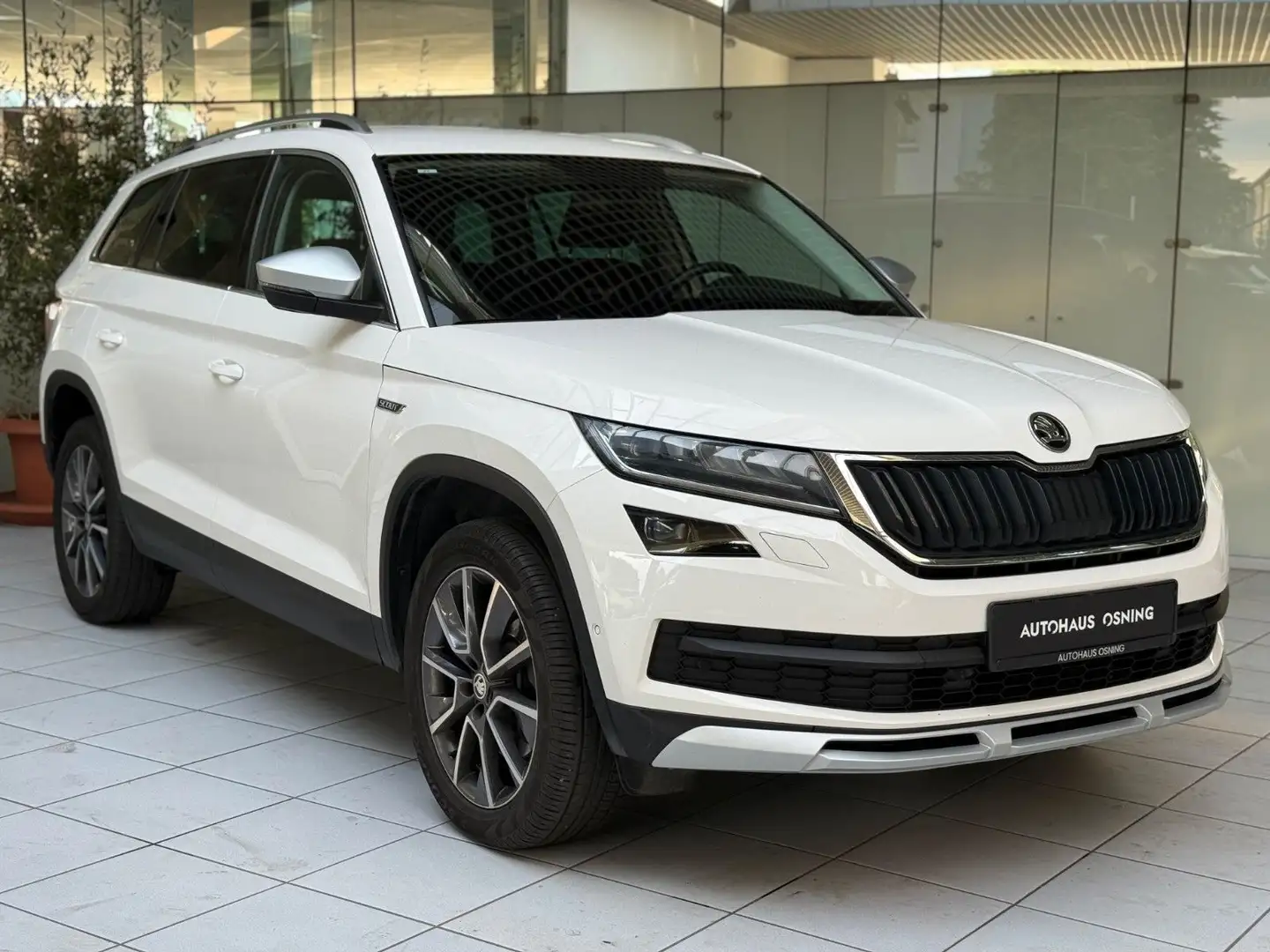 Skoda Kodiaq Scout 4x4 CARPLAY CANTON STANDHEIZUNG ACC Wit - 1