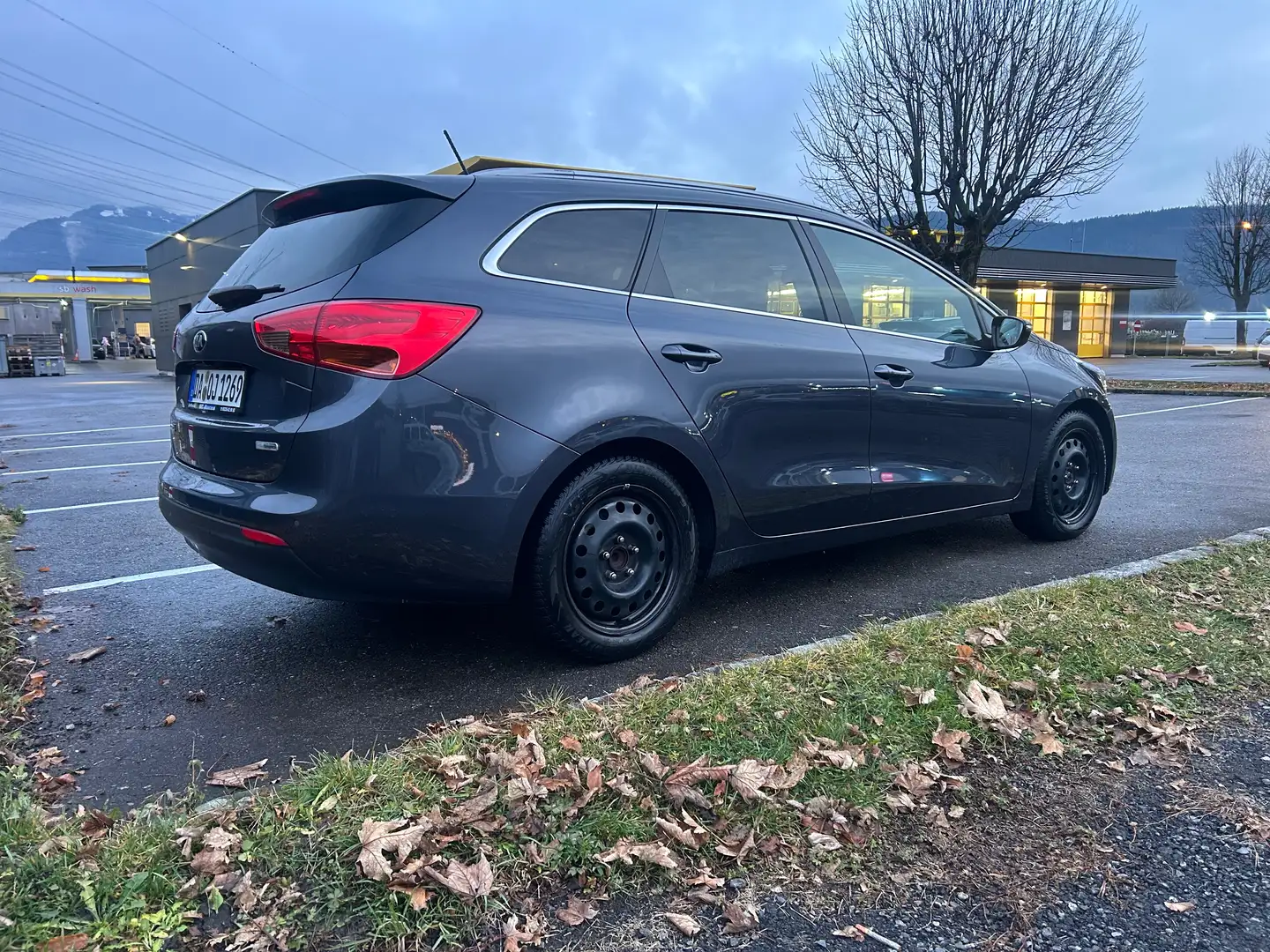 Kia Ceed / cee'd cee'd 1.6 GDI Spirit Grau - 1