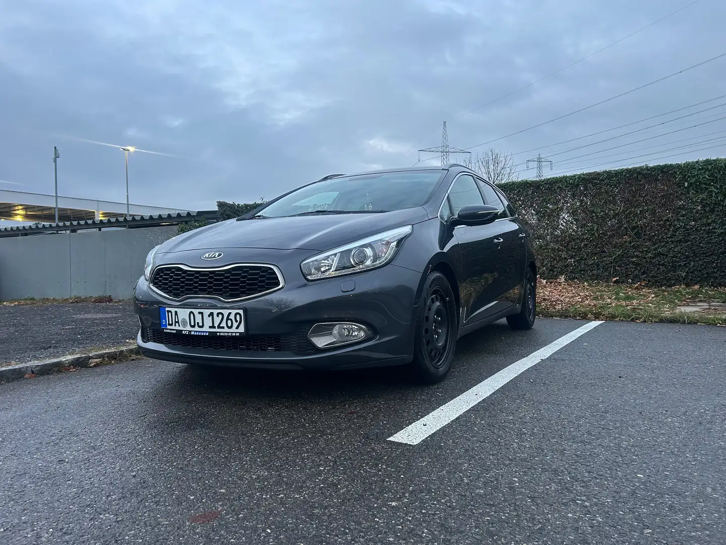 Kia Ceed / cee'd cee'd 1.6 GDI Spirit Grau - 2