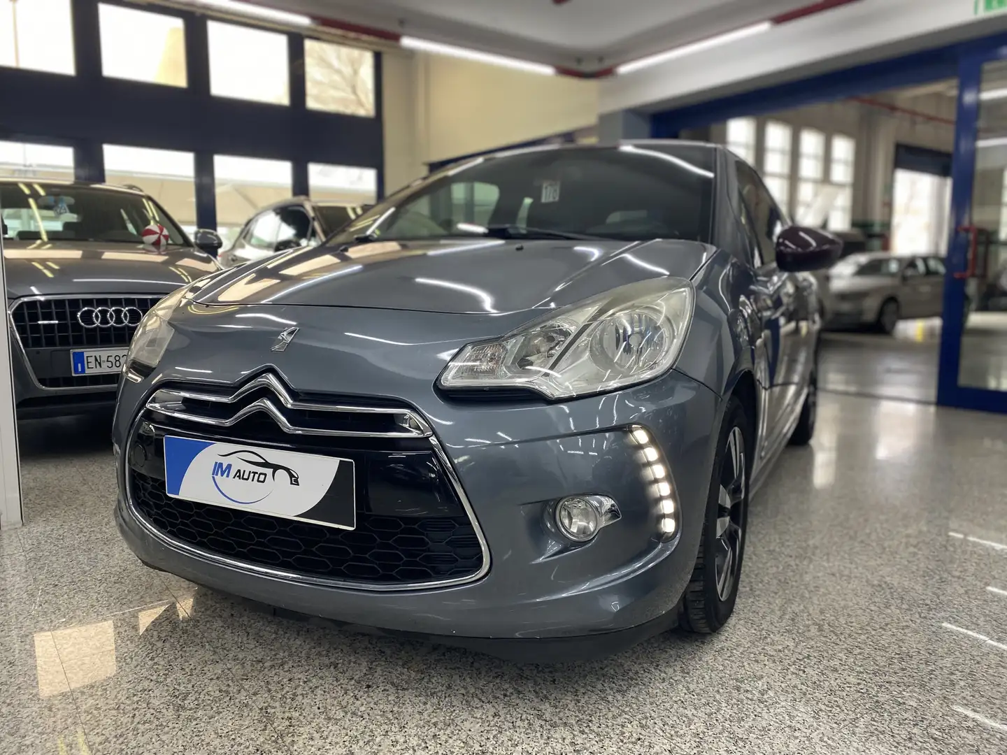 DS Automobiles DS 3 DS3 1.4 hdi Chic 70cv Grau - 2