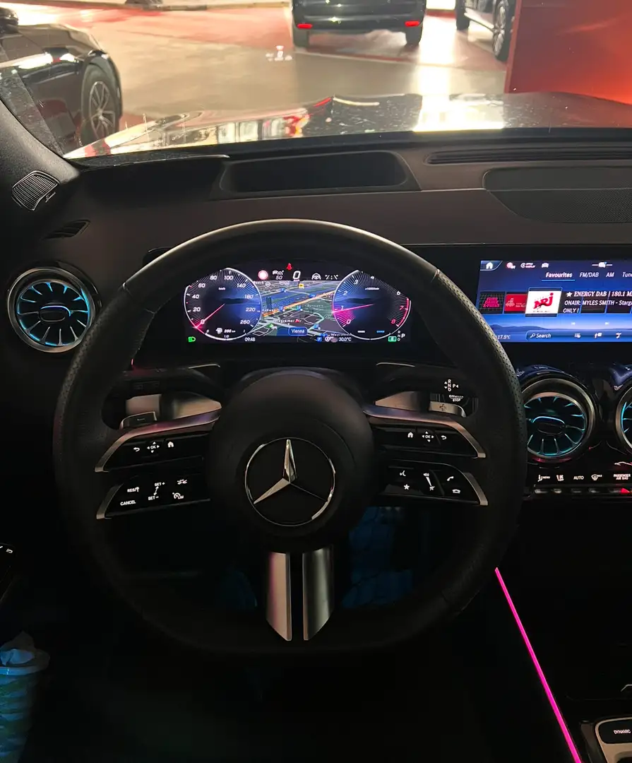 Mercedes-Benz GLB 200 7G-DCT AMG Line Advanced Plus Schwarz - 2
