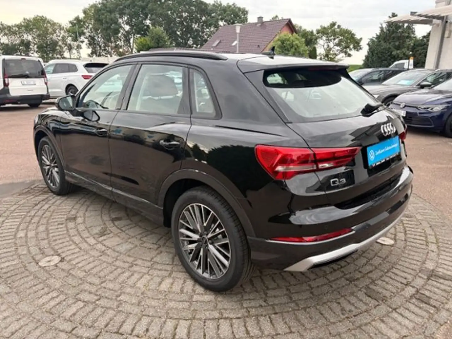 Audi Q3 1.5 TFSI Advanced,S-tronic,AHK,Standheizung Schwarz - 2