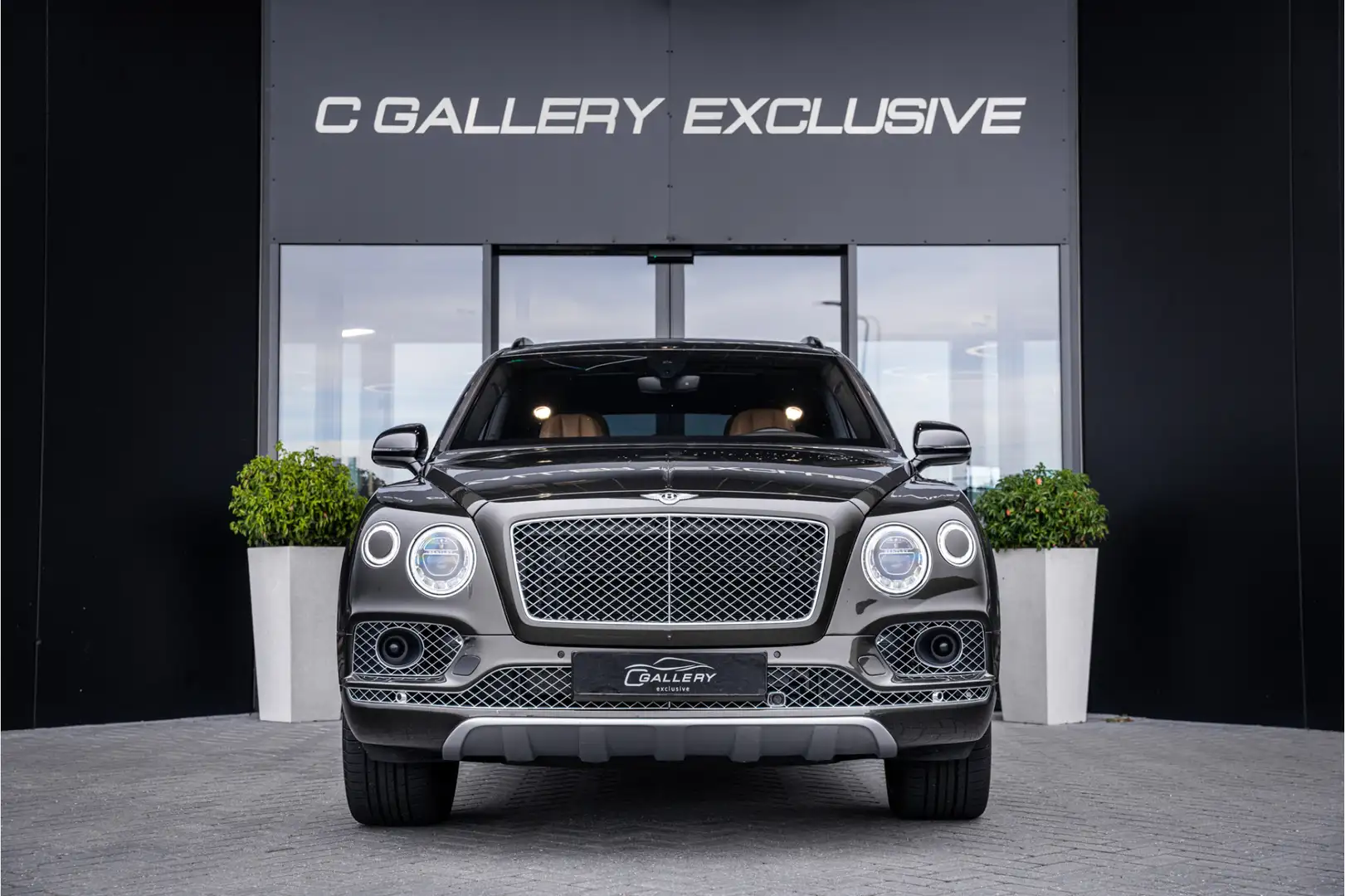Bentley Bentayga 6.0 W12 First Edition - Panorama | NAIM | Massage Grijs - 2