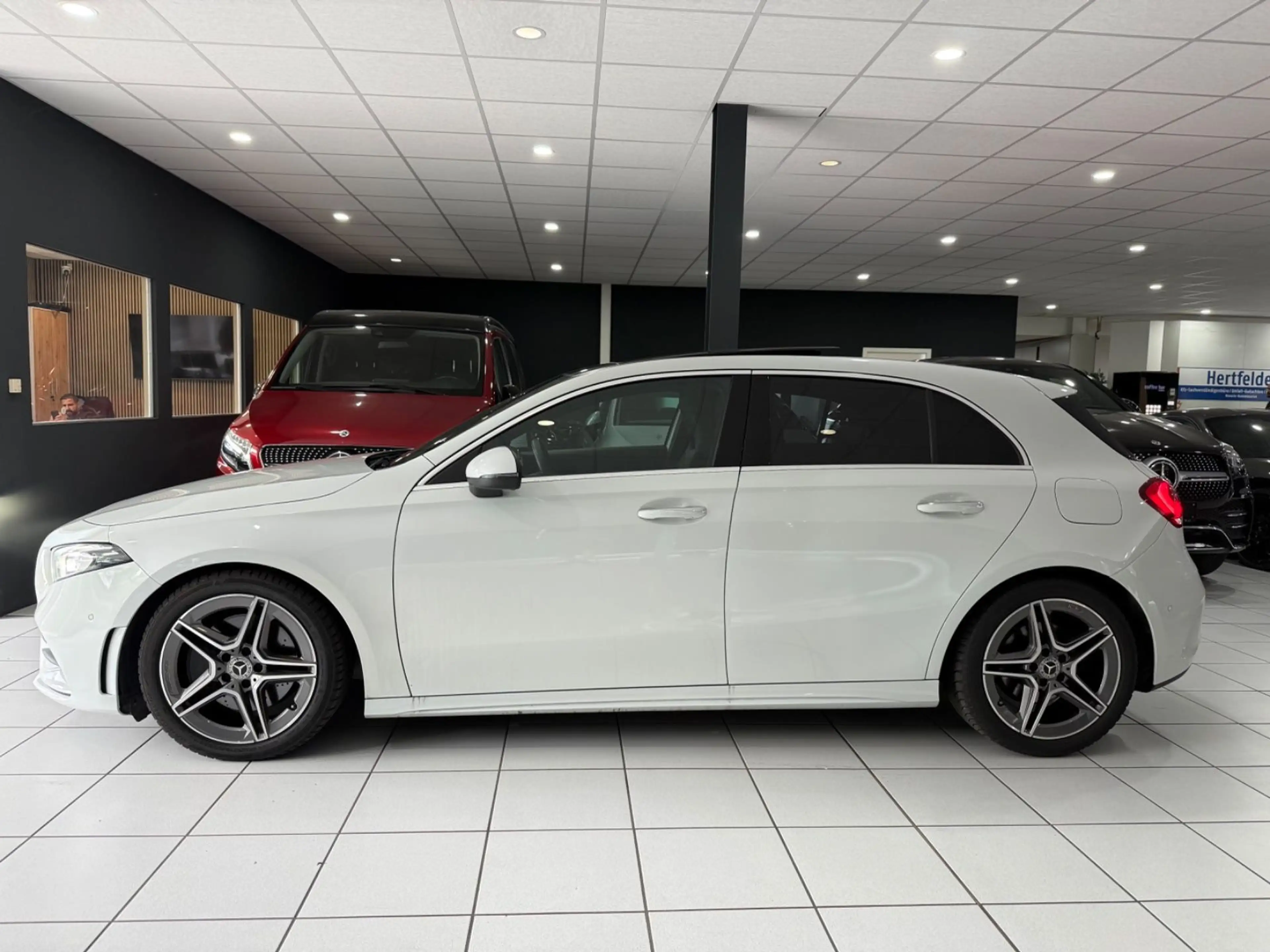 Mercedes-Benz A 220 d*AMG-LINE*DISTRONIC*PANO*MEMORY*MBAM*KEYLE — photo 2
