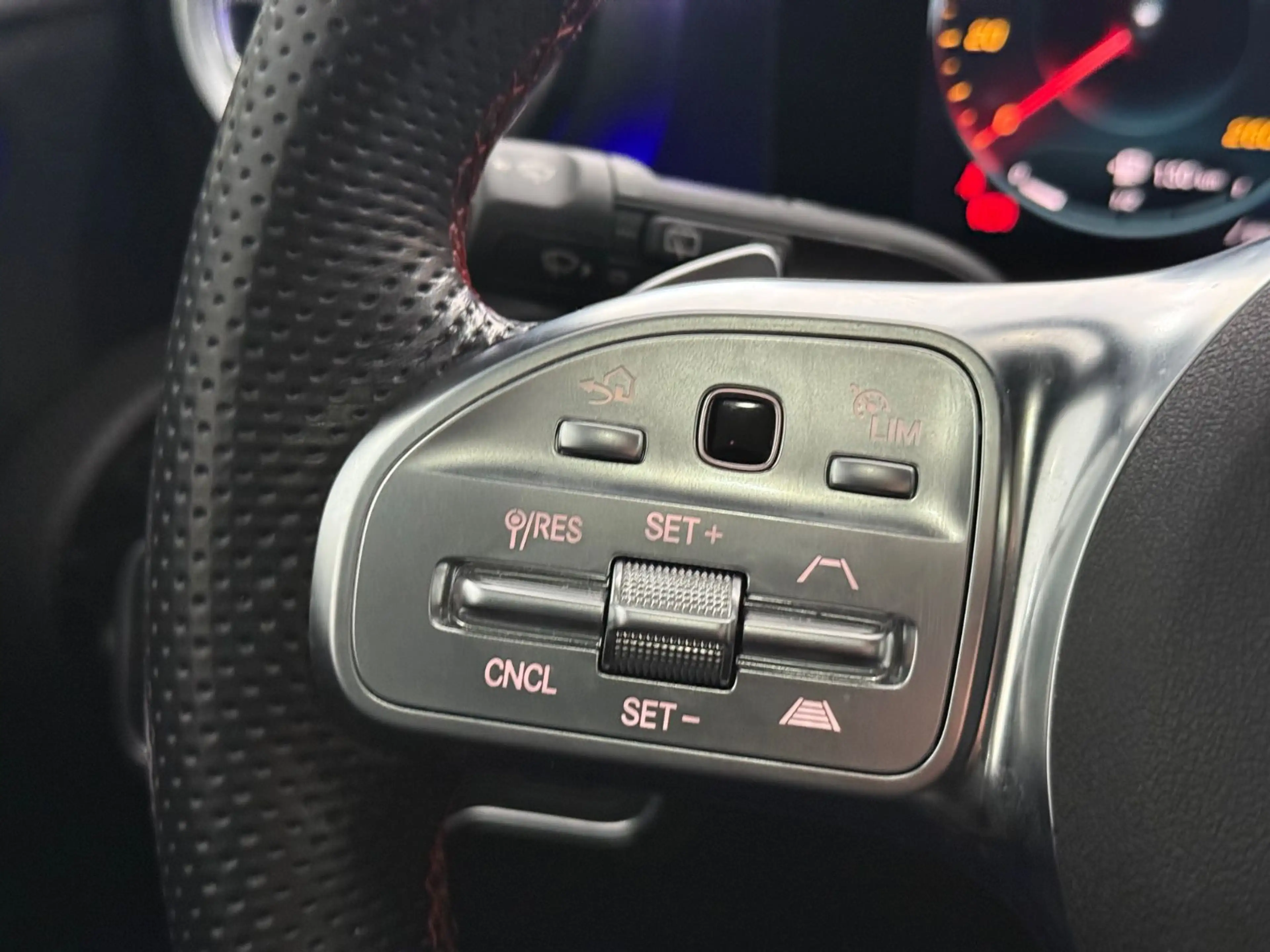 Mercedes-Benz A 220 d*AMG-LINE*DISTRONIC*PANO*MEMORY*MBAM*KEYLE — photo 14