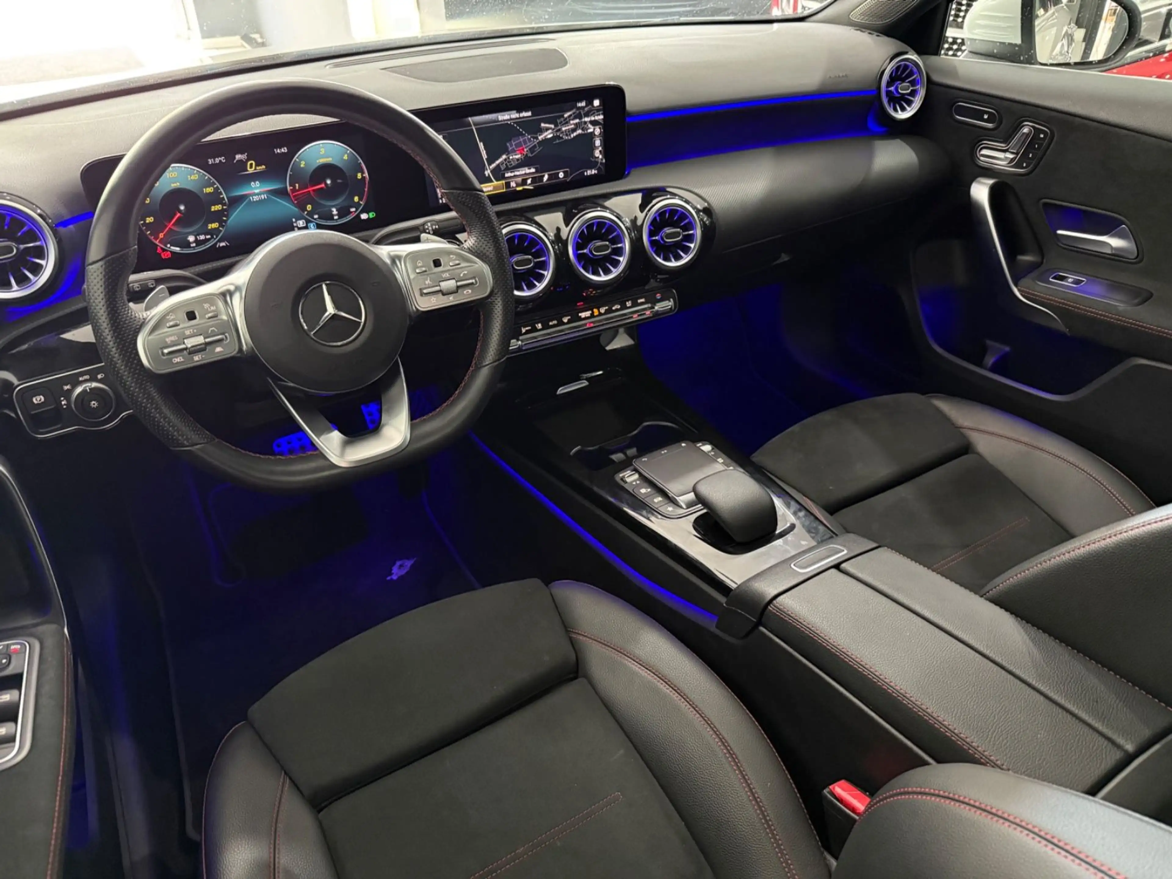 Mercedes-Benz A 220 d*AMG-LINE*DISTRONIC*PANO*MEMORY*MBAM*KEYLE — photo 4
