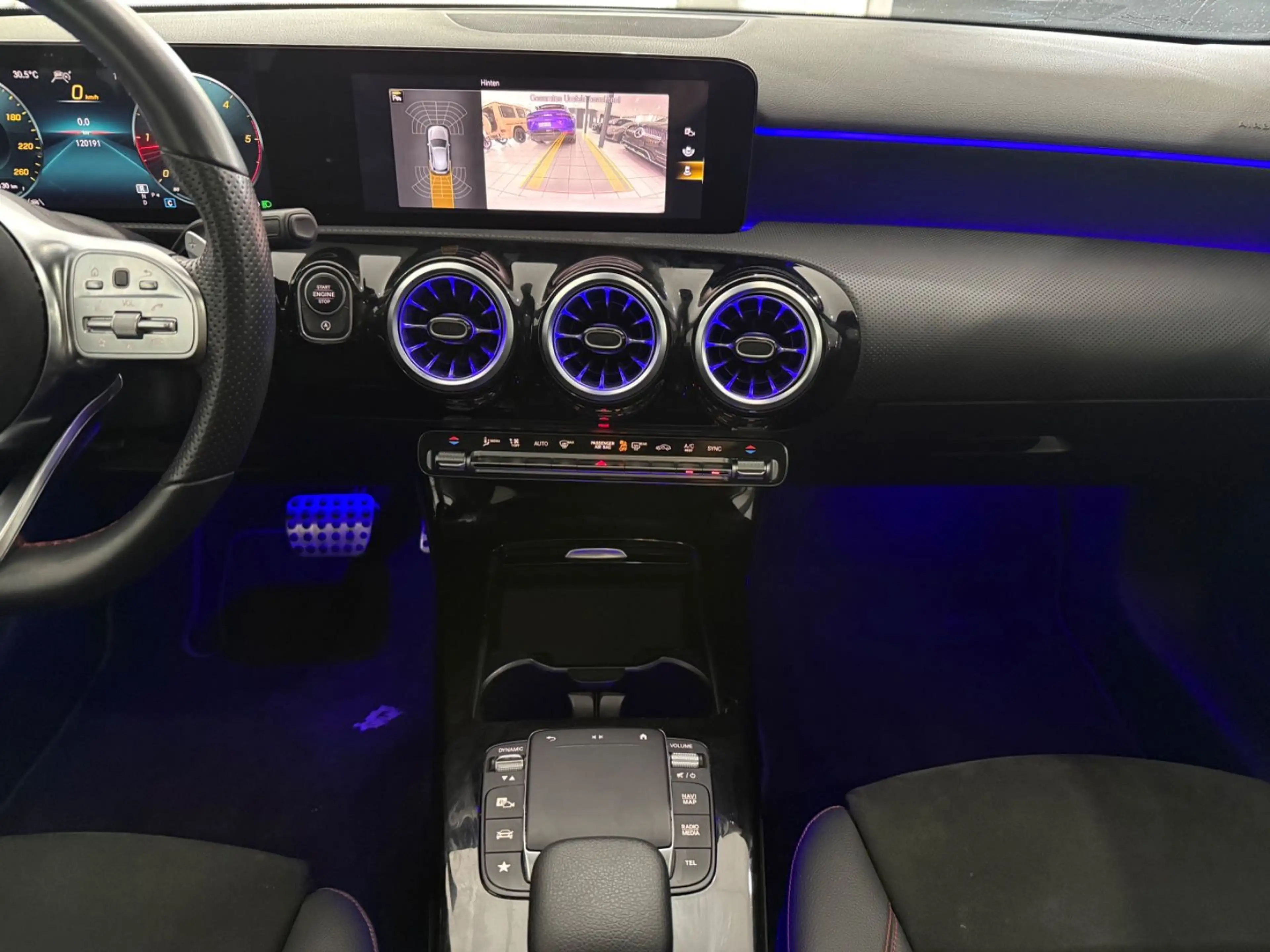 Mercedes-Benz A 220 d*AMG-LINE*DISTRONIC*PANO*MEMORY*MBAM*KEYLE — photo 6
