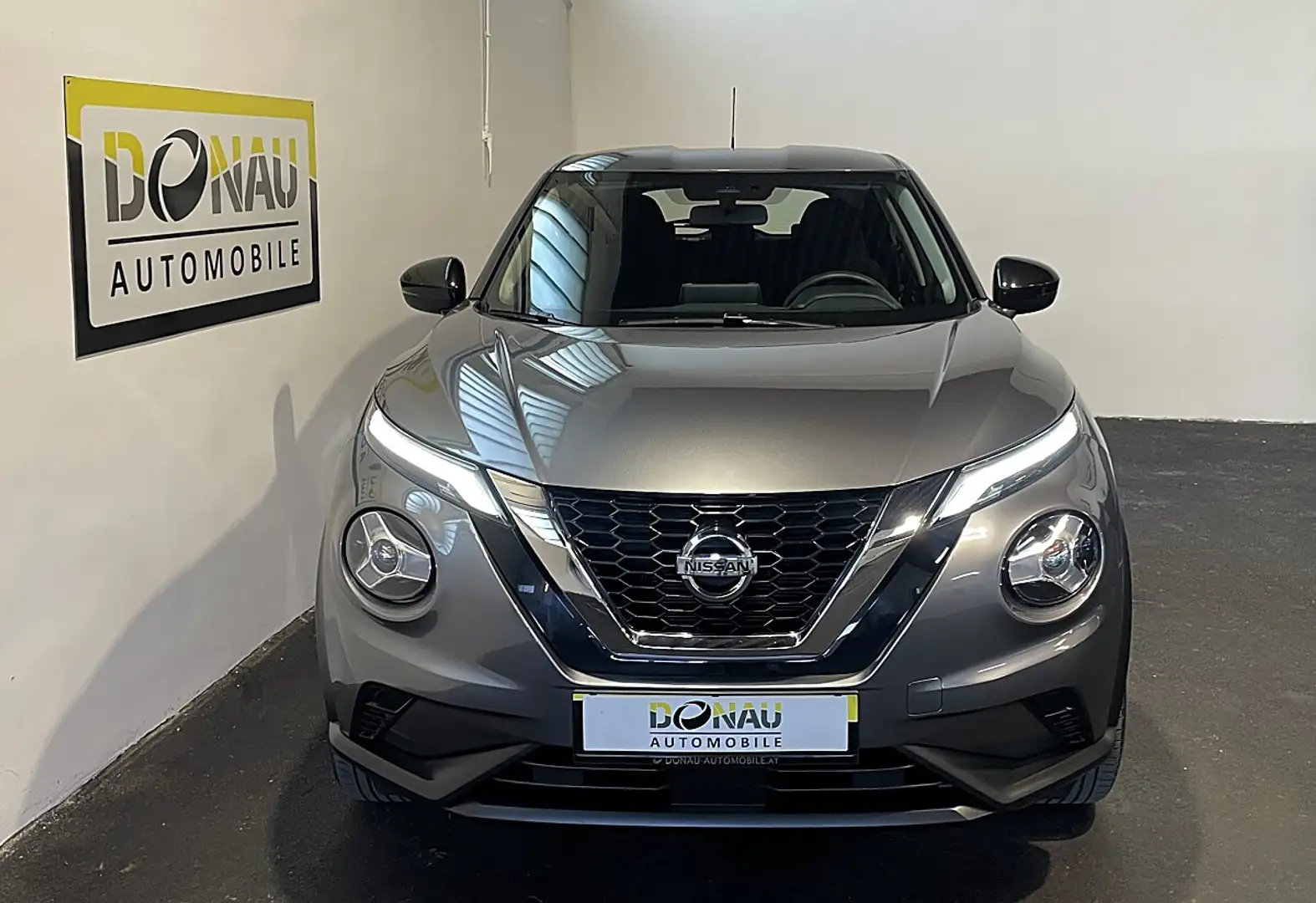 Nissan Juke 1,0 DIG-T Acenta DCT Aut. * ERSTBESITZ * AHK * Grau - 2
