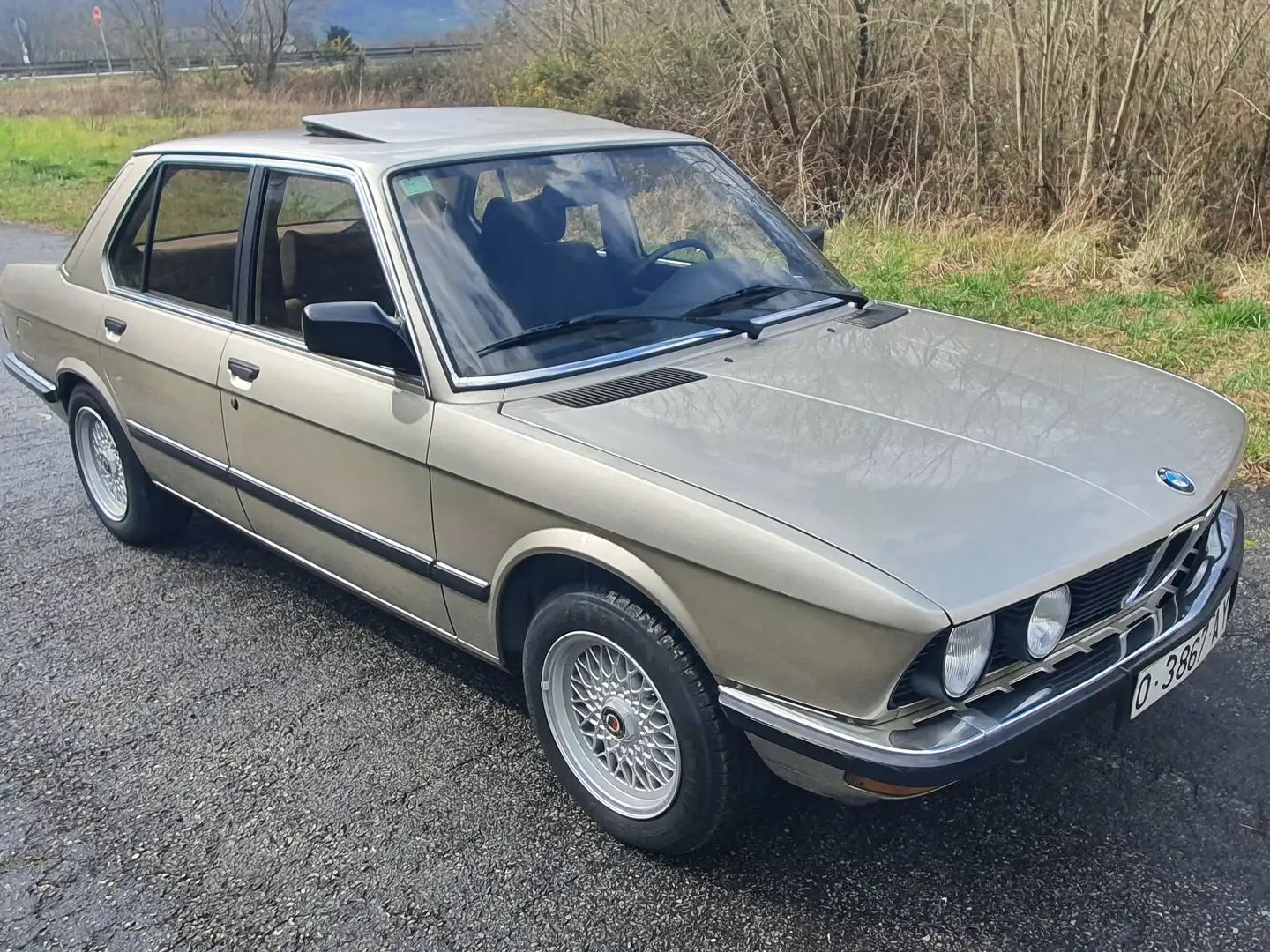 BMW 520 E-28 520i Zlatá - 2