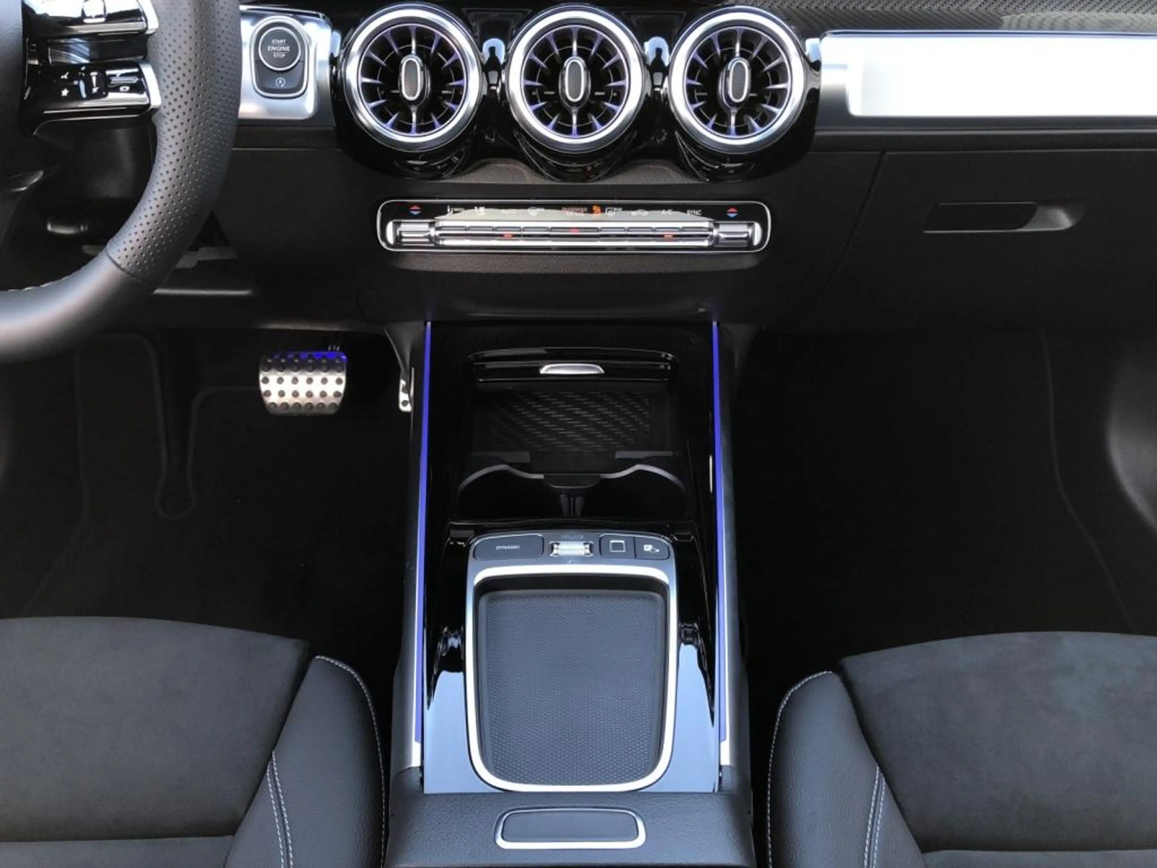 Mercedes-Benz GLB 220 4MATIC AMG+ILS+MBUX+MBeam+Night+Carbon — photo 15