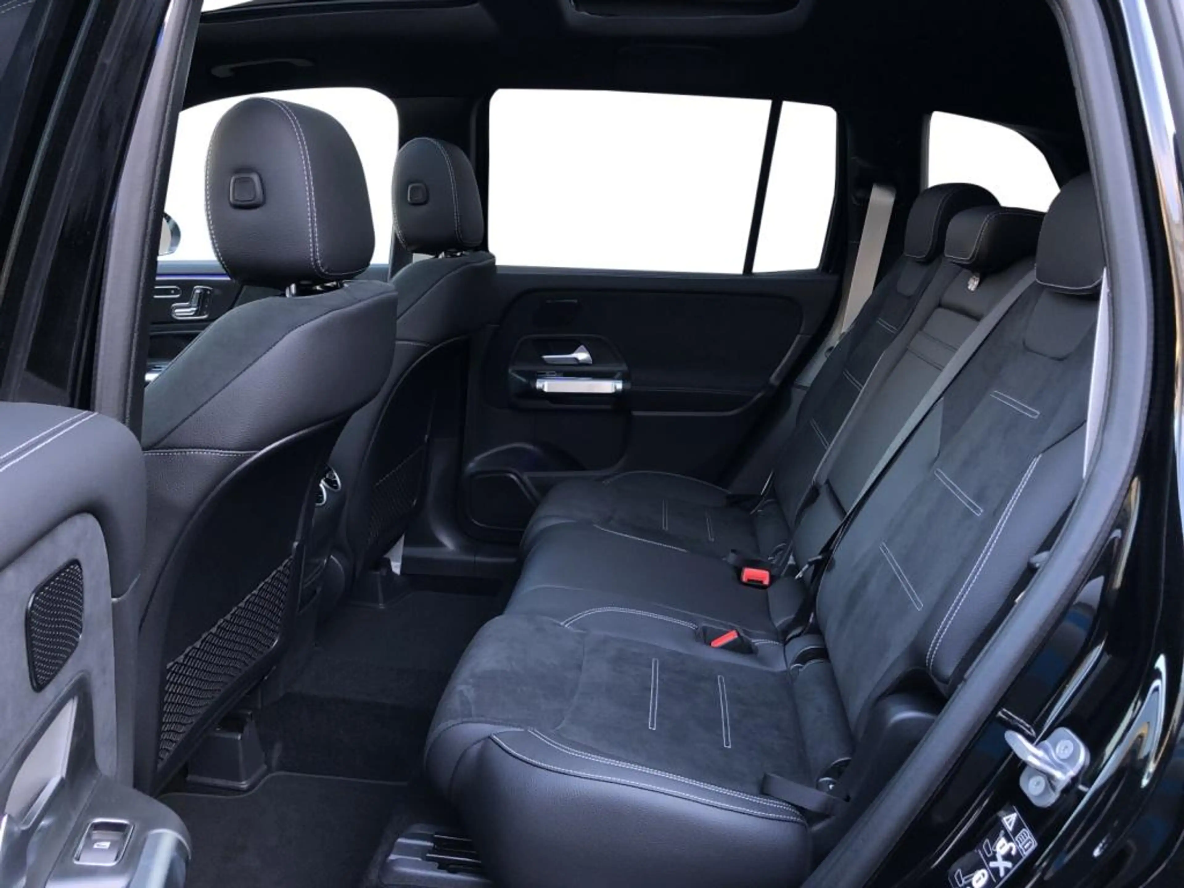 Mercedes-Benz GLB 220 4MATIC AMG+ILS+MBUX+MBeam+Night+Carbon — photo 8