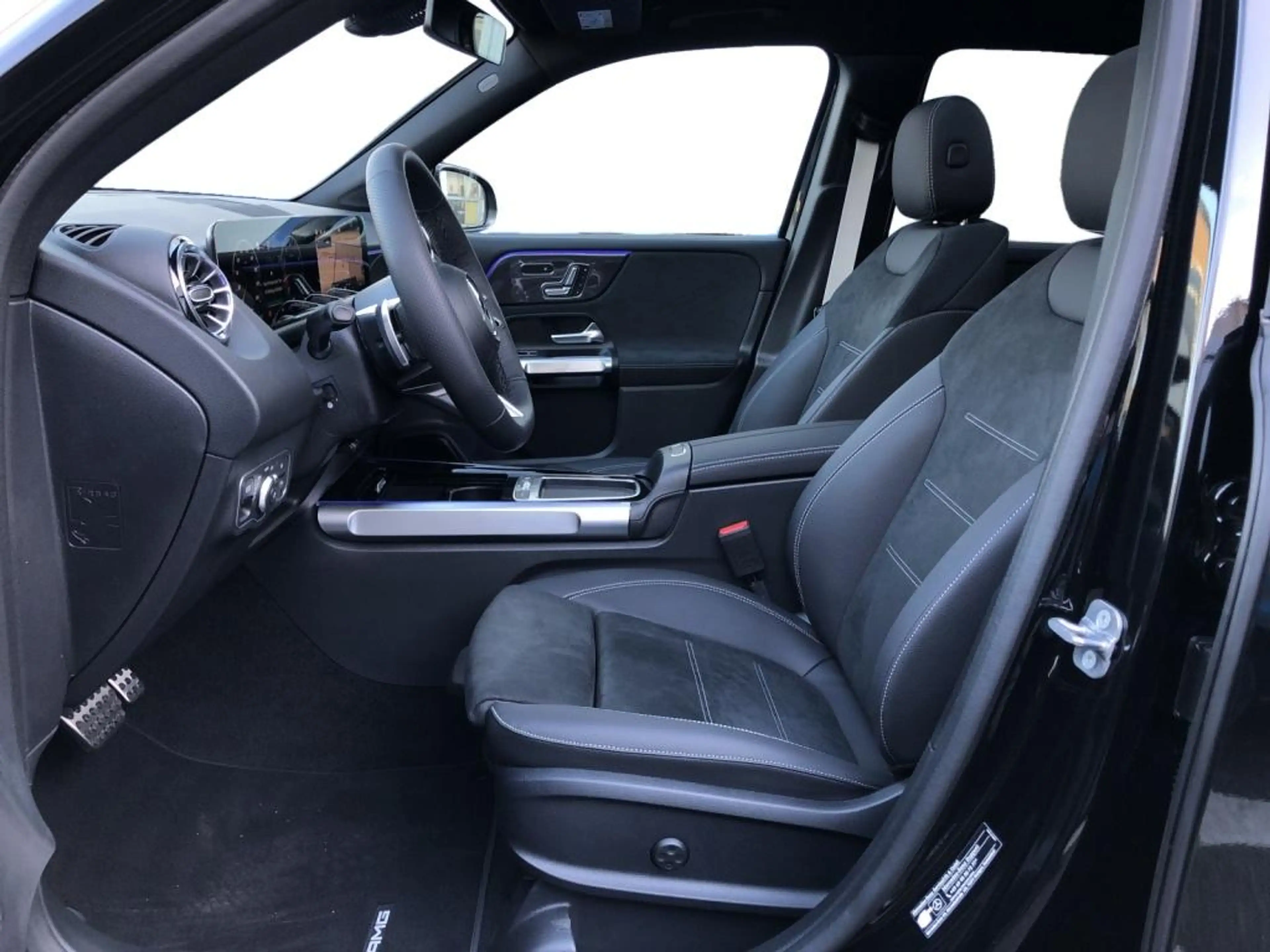 Mercedes-Benz GLB 220 4MATIC AMG+ILS+MBUX+MBeam+Night+Carbon — photo 6