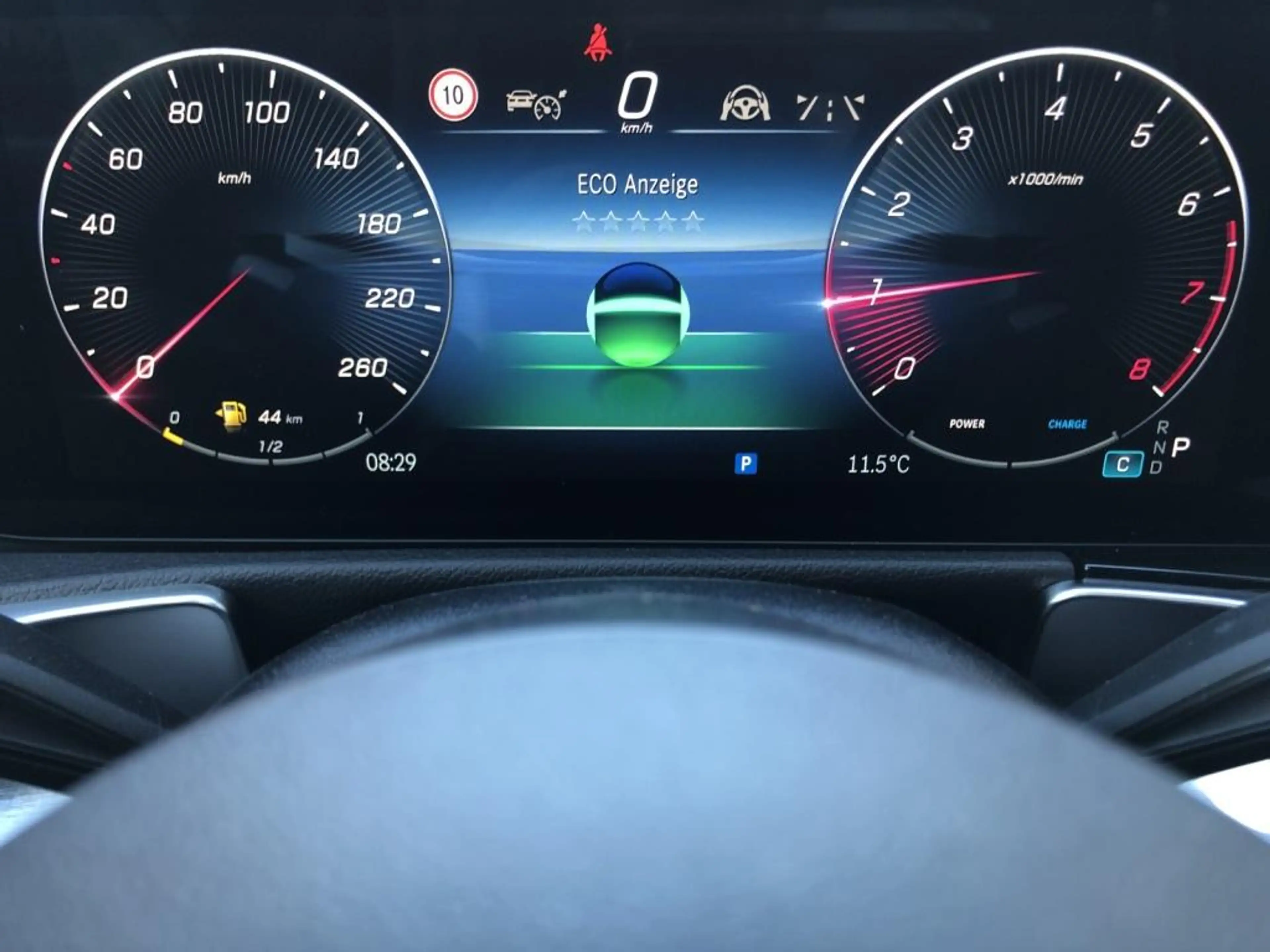 Mercedes-Benz GLB 220 4MATIC AMG+ILS+MBUX+MBeam+Night+Carbon — photo 10