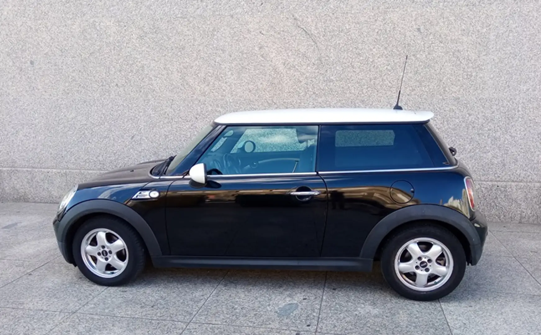 MINI Cooper Aut. Negro - 2