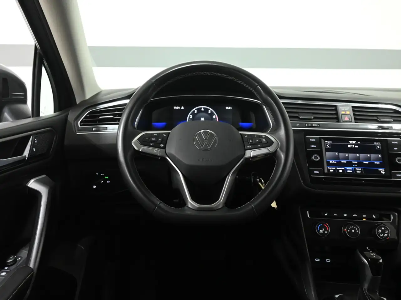 Volkswagen Tiguan снимка Volkswagen Tiguan
