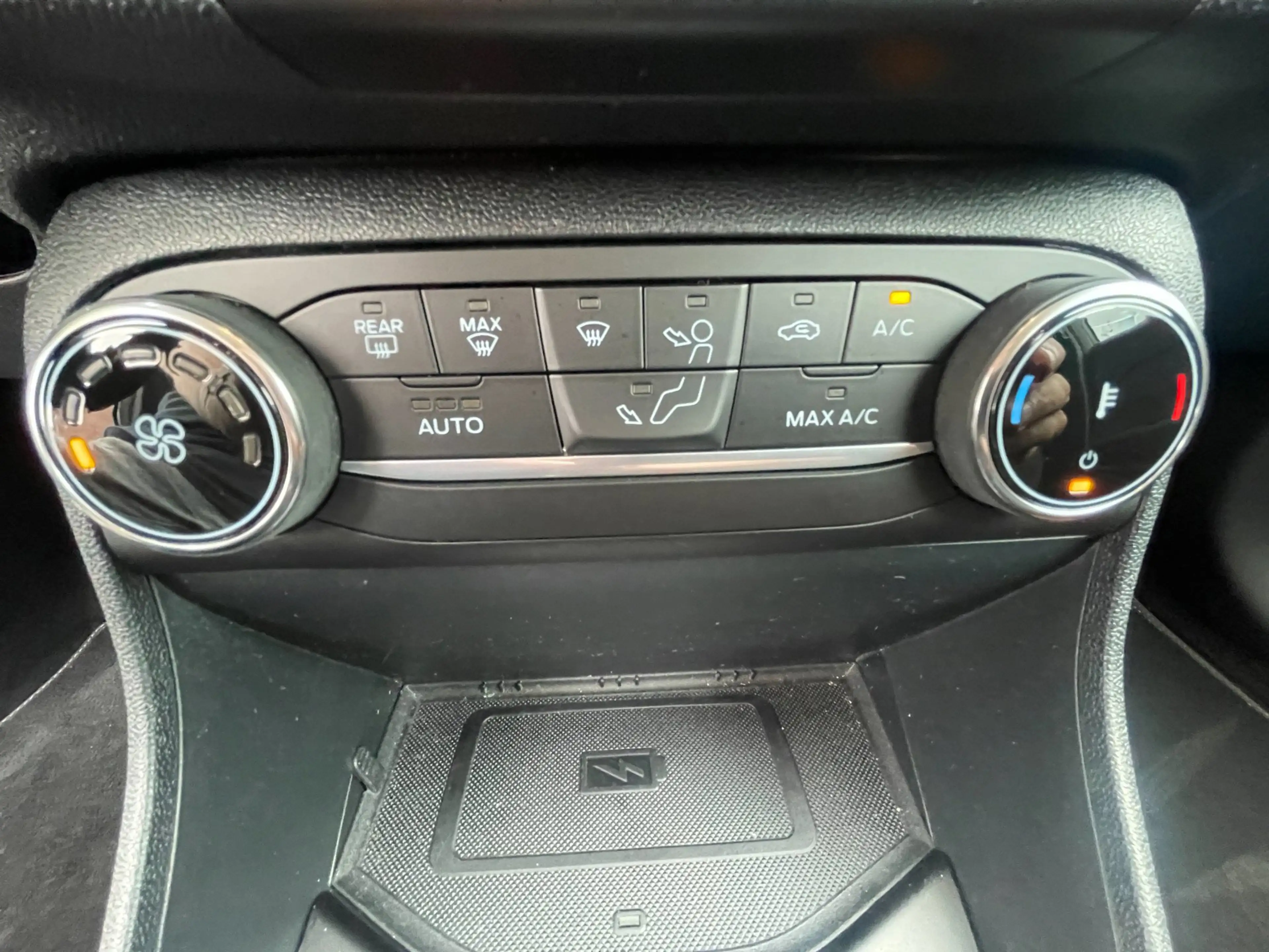 Ford Fiesta 1.0 EcoBoost Hybrid Titanium — photo 14