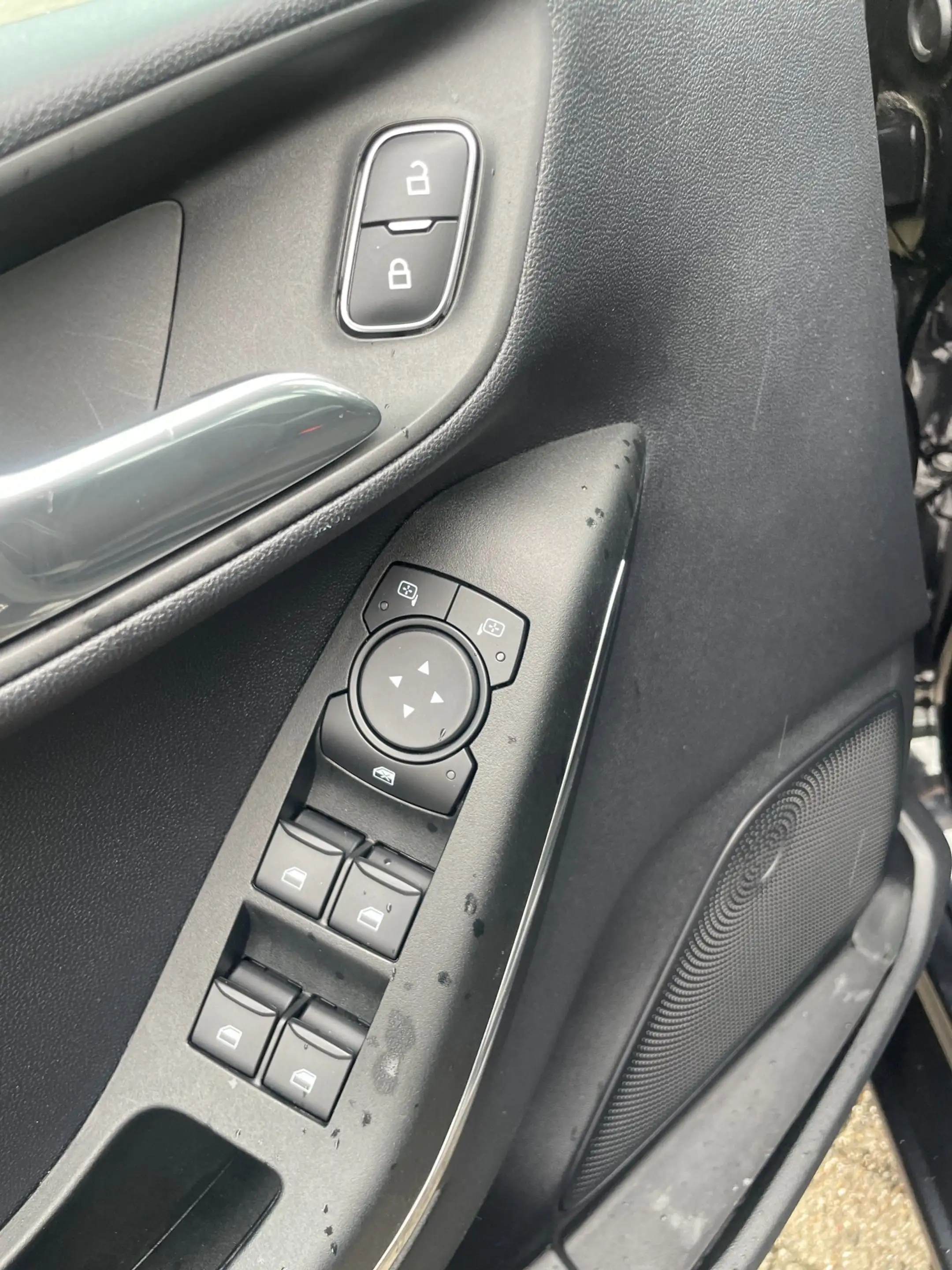 Ford Fiesta 1.0 EcoBoost Hybrid Titanium — photo 7