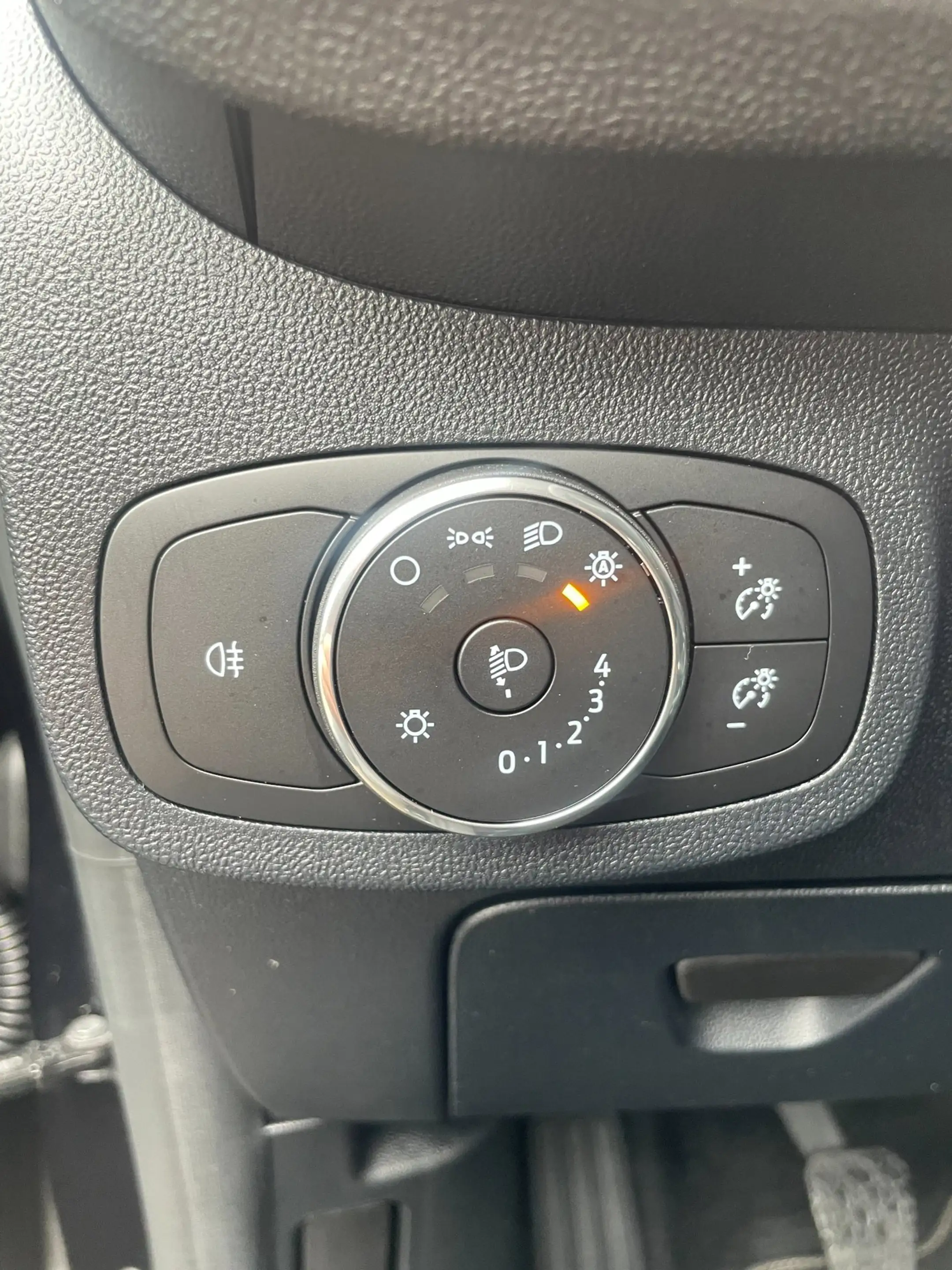 Ford Fiesta 1.0 EcoBoost Hybrid Titanium — photo 8