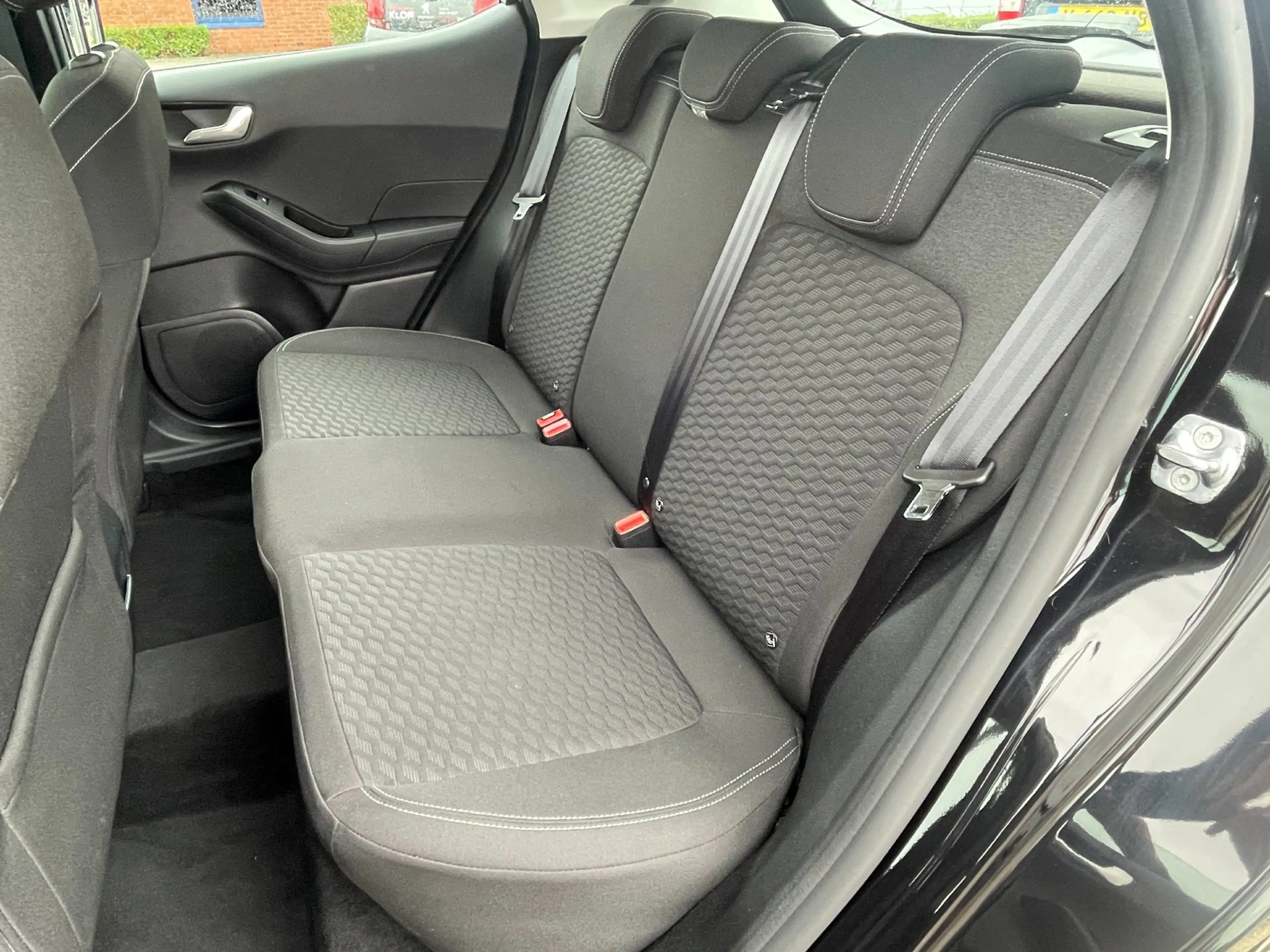 Ford Fiesta 1.0 EcoBoost Hybrid Titanium — photo 18