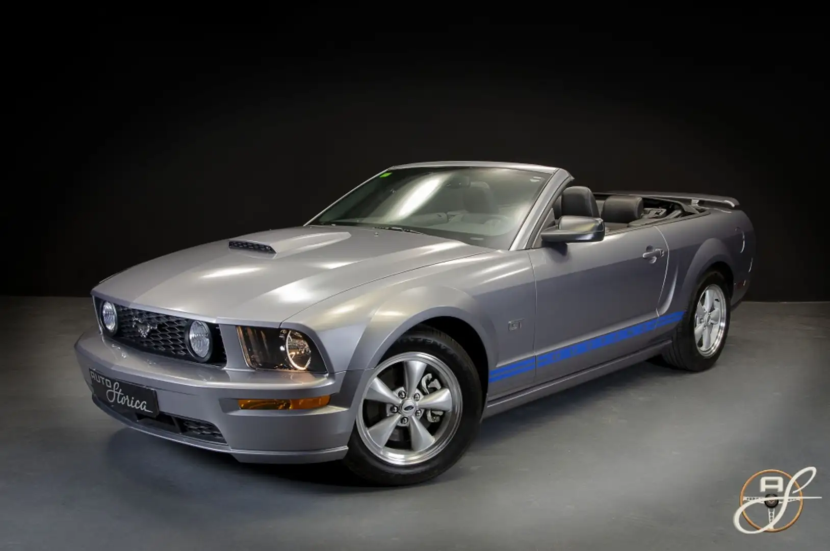 Ford Mustang Cabrio GT Premium V8 Plateado - 1