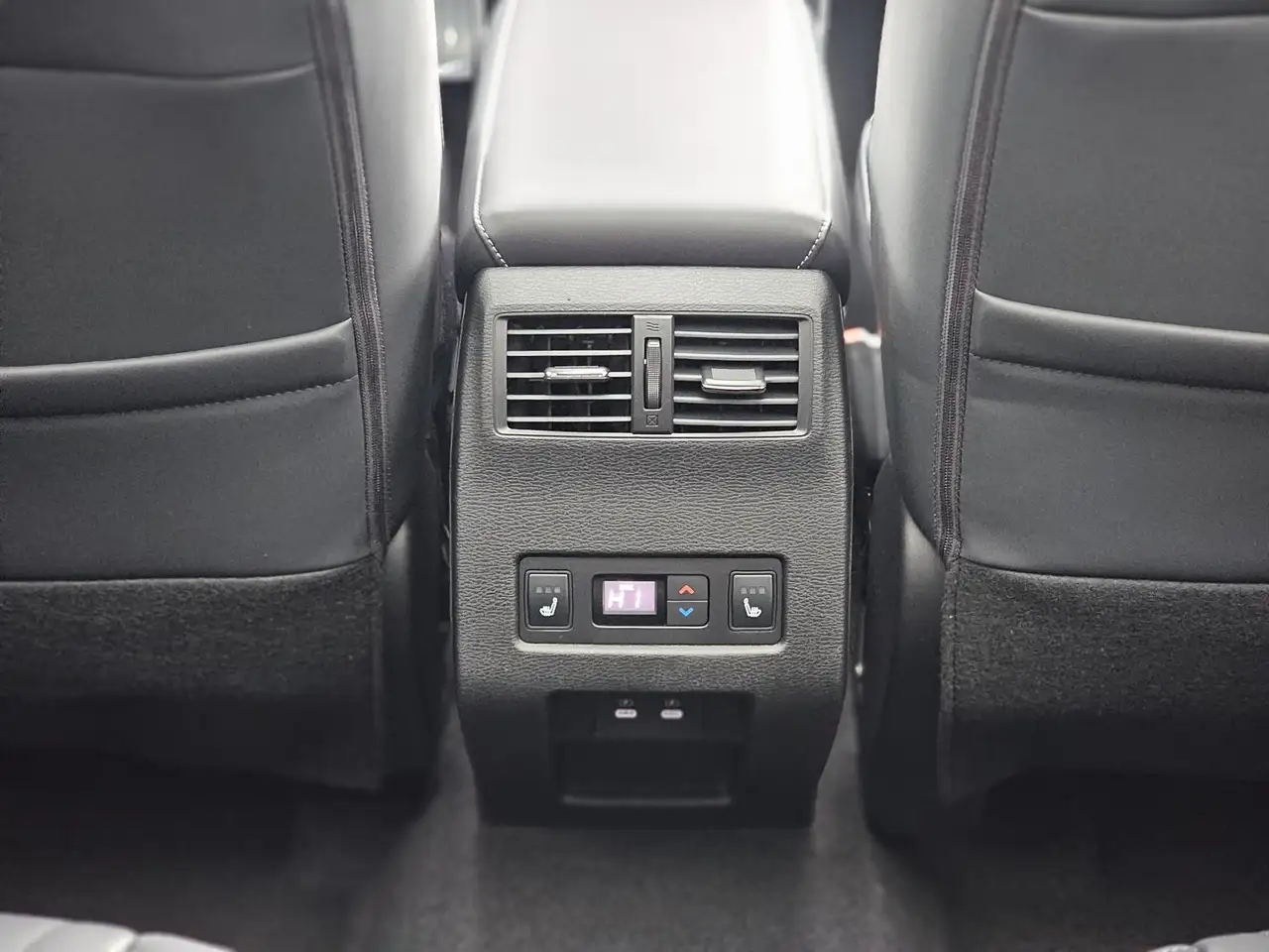 Mitsubishi Outlander снимка Mitsubishi Outlander