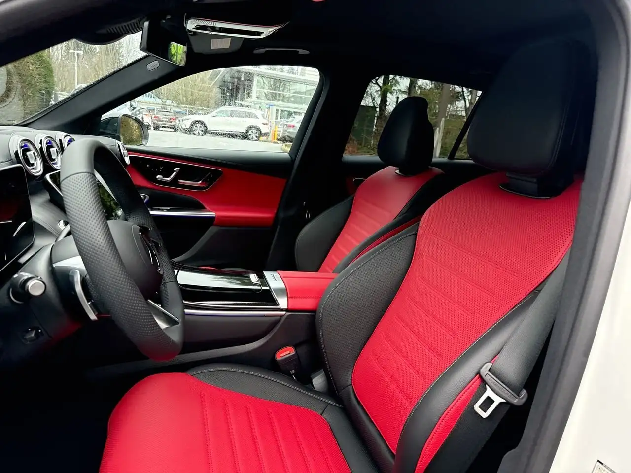 Mercedes-Benz GLC снимка Mercedes-Benz GLC