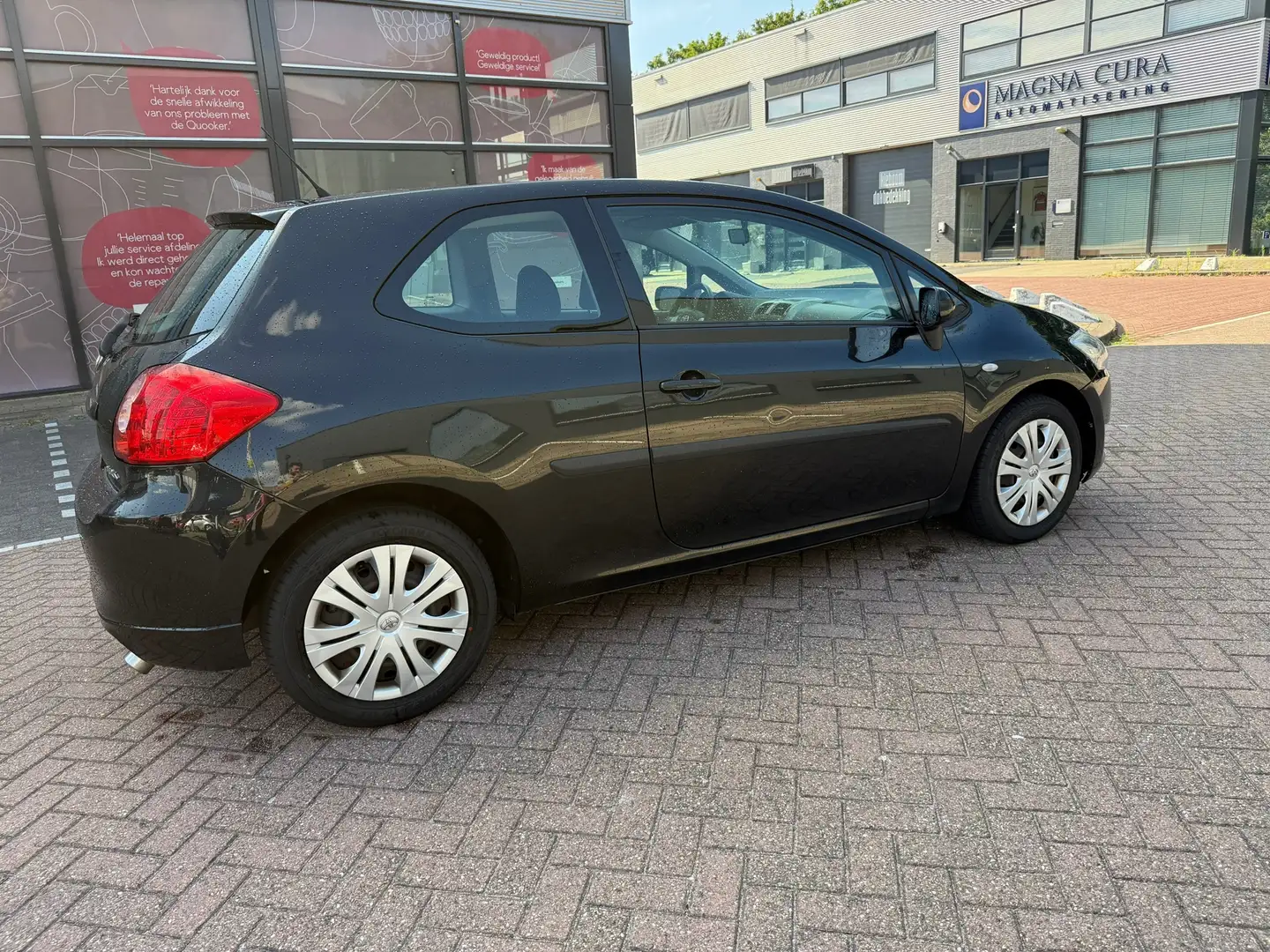 Toyota Auris 1.6-16V Sol Business Clima Volledig onderhouden NE Zwart - 2