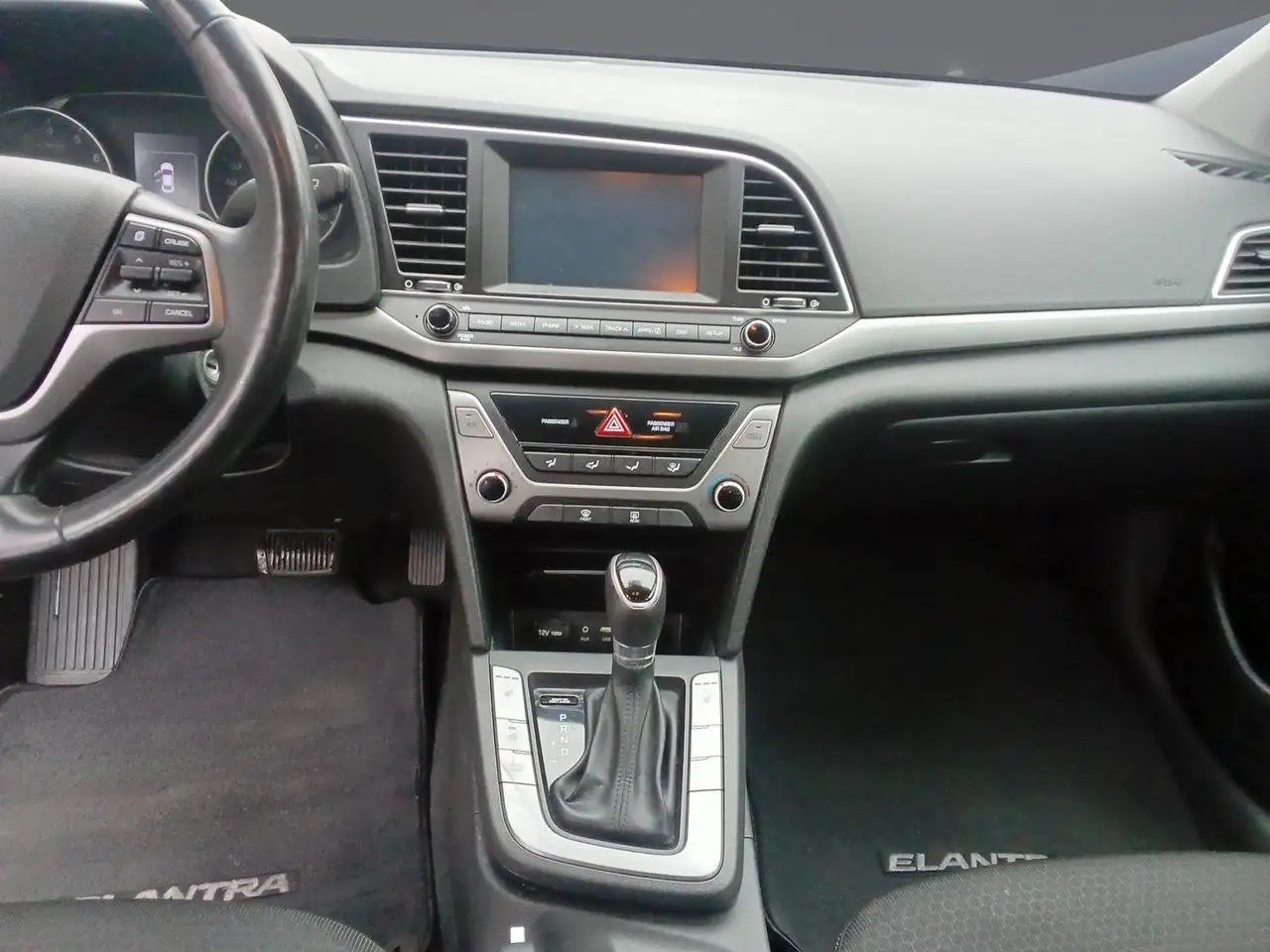 Hyundai ELANTRA снимка Hyundai ELANTRA