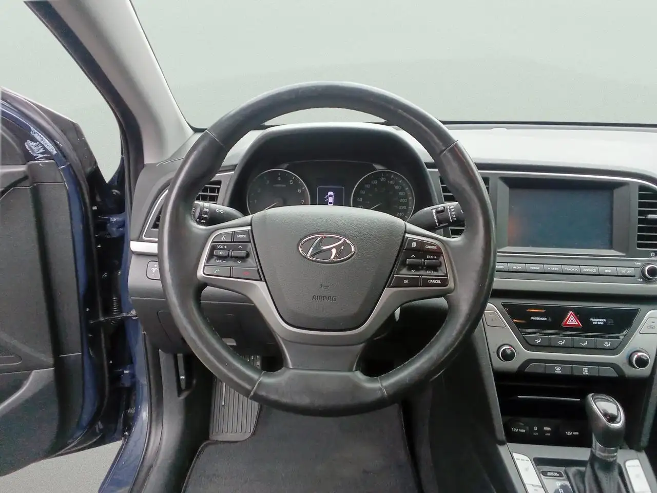 Hyundai ELANTRA снимка Hyundai ELANTRA