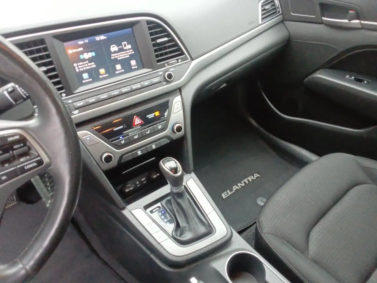 Hyundai ELANTRA снимка Hyundai ELANTRA