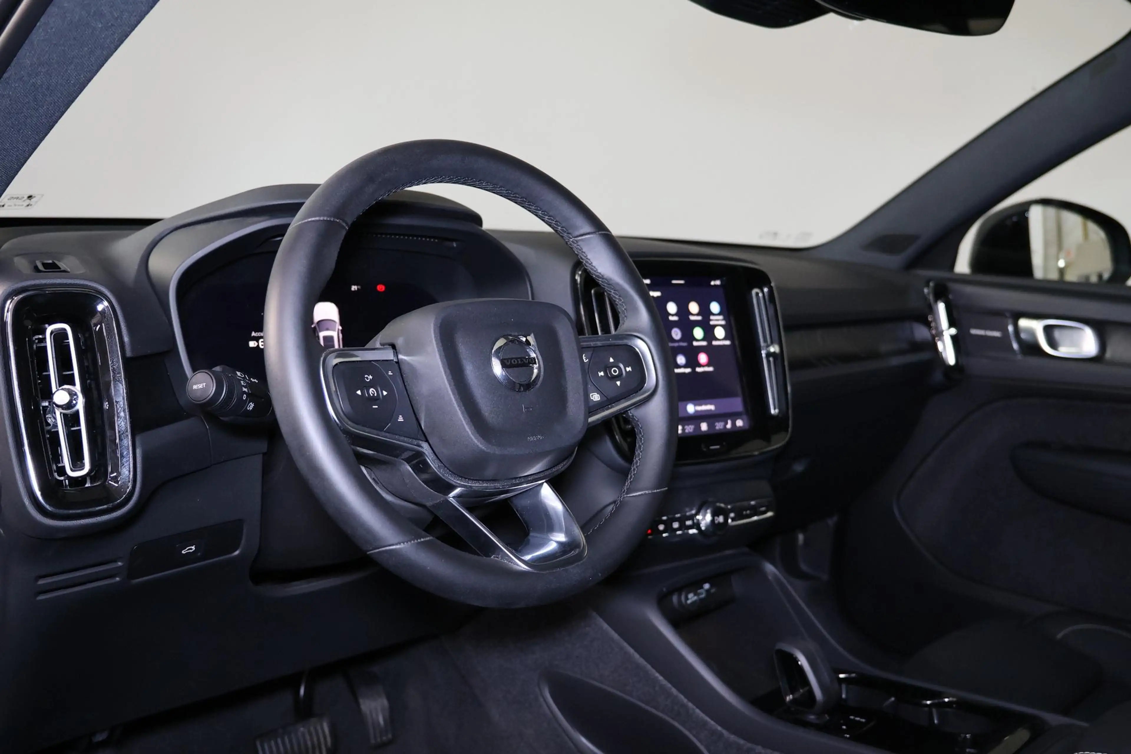 Volvo EX40 Performance Ultra 82 kWh - Panorama/schuifdak - In — photo 14
