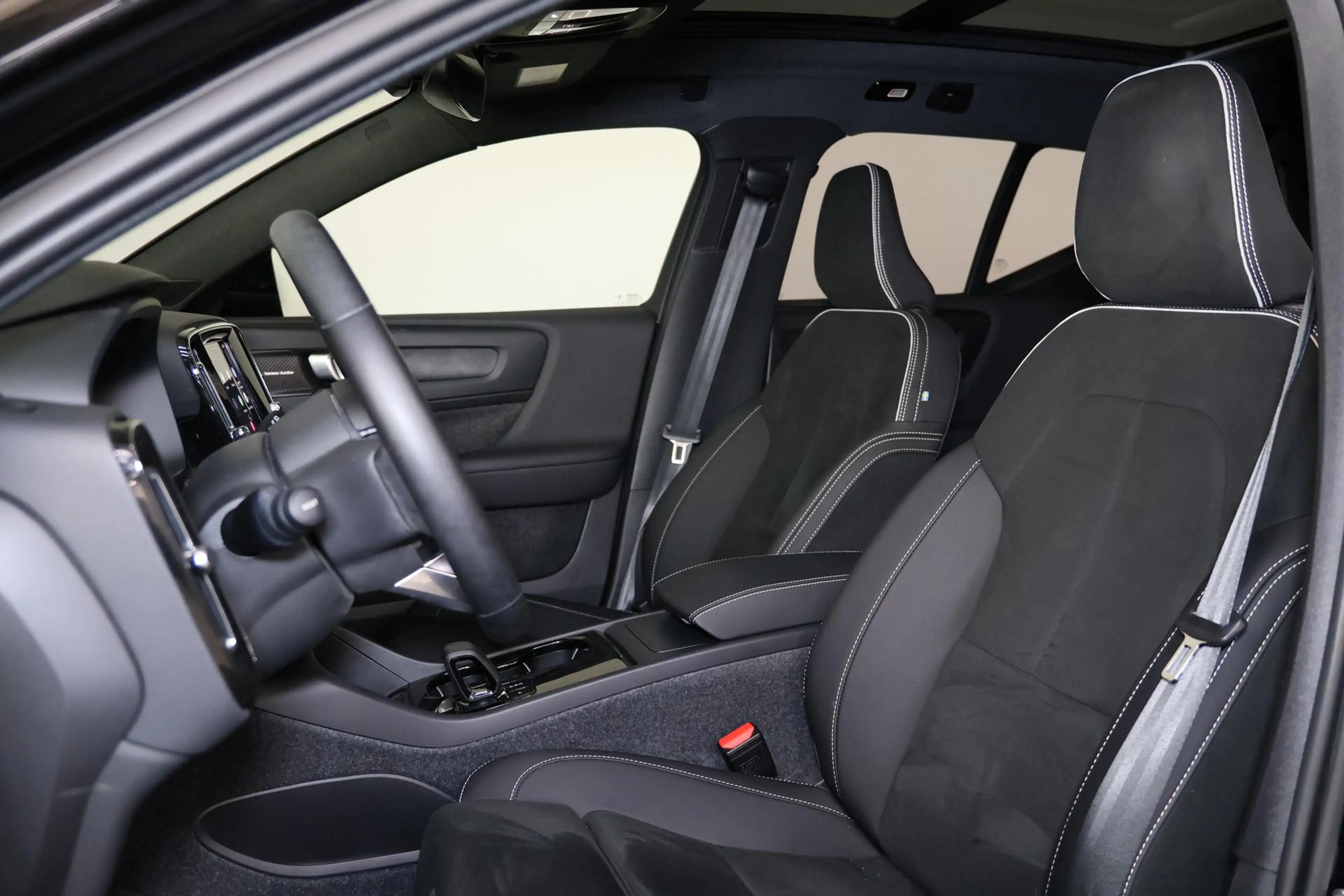 Volvo EX40 Performance Ultra 82 kWh - Panorama/schuifdak - In — photo 15