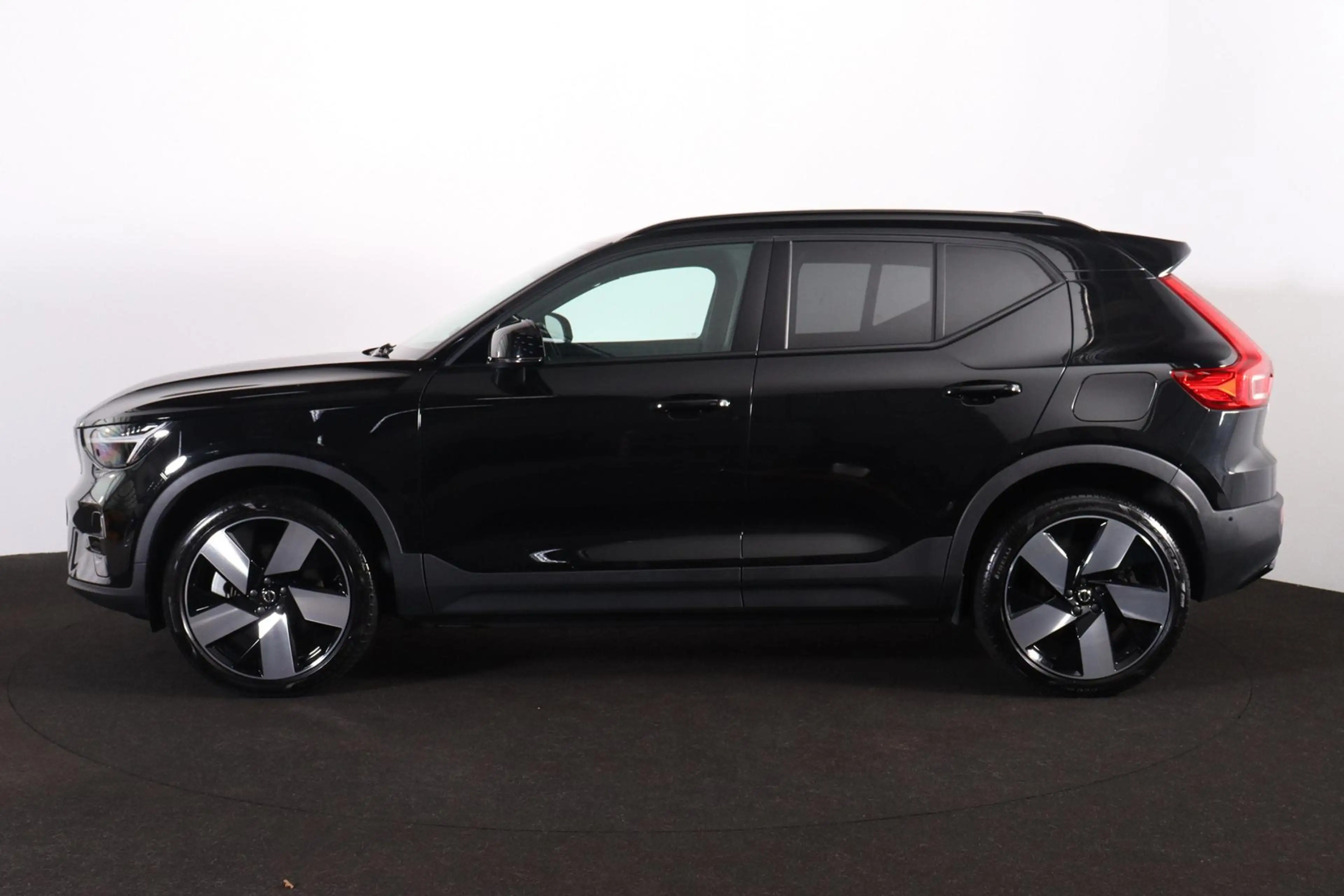 Volvo EX40 Performance Ultra 82 kWh - Panorama/schuifdak - In — photo 3