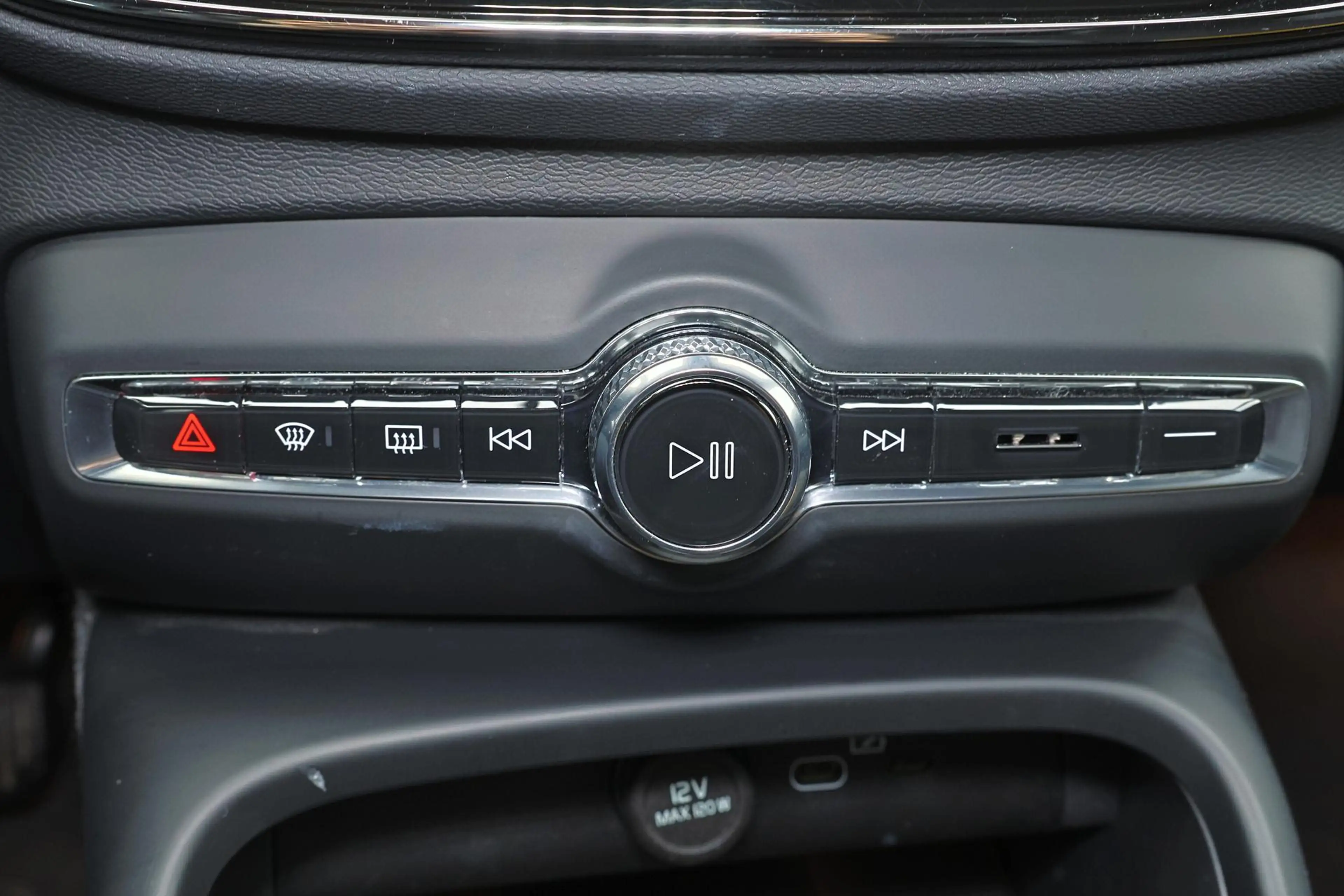 Volvo EX40 Performance Ultra 82 kWh - Panorama/schuifdak - In — photo 10