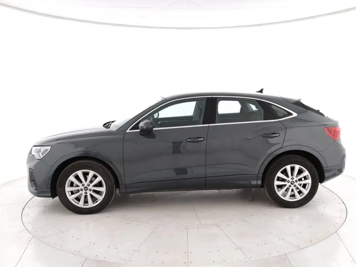 Audi Q3 Sportback 35 2.0 tdi s-tronic Grijs - 2