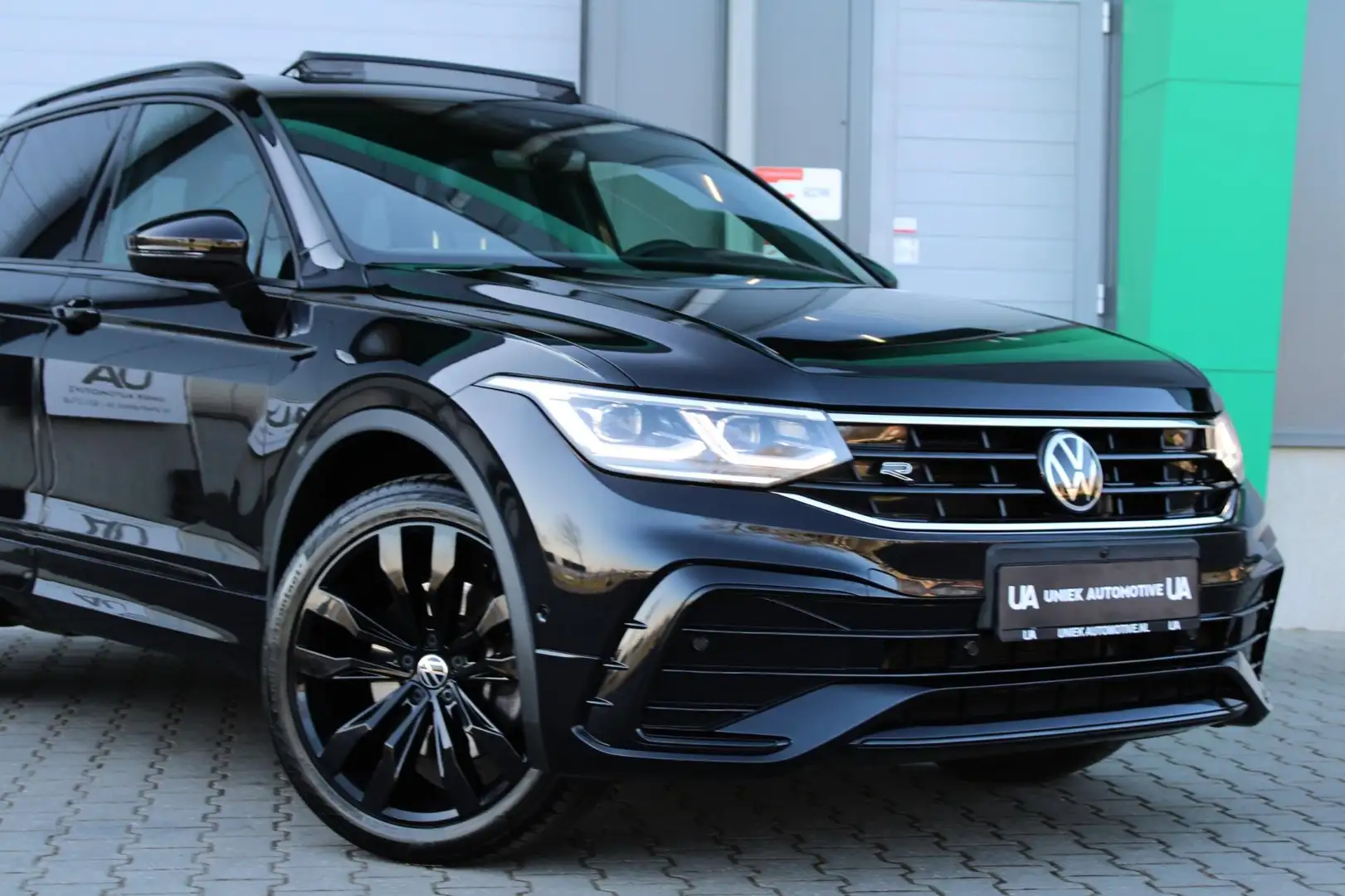 Volkswagen Tiguan 1.4 TSI eHybrid 245PK | 3 x R-LINE | PANO | IQ LED Zwart - 2