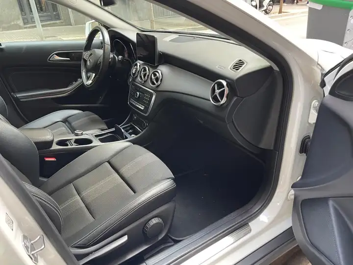 Mercedes-Benz GLA 200d 7G-DCT X156 2018, foto 5