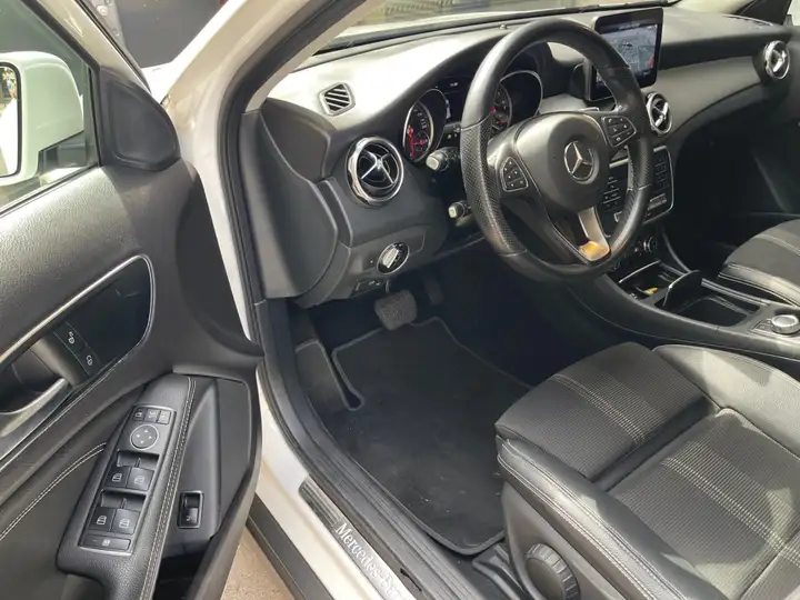 Mercedes-Benz GLA 200d 7G-DCT X156 2018, foto 10