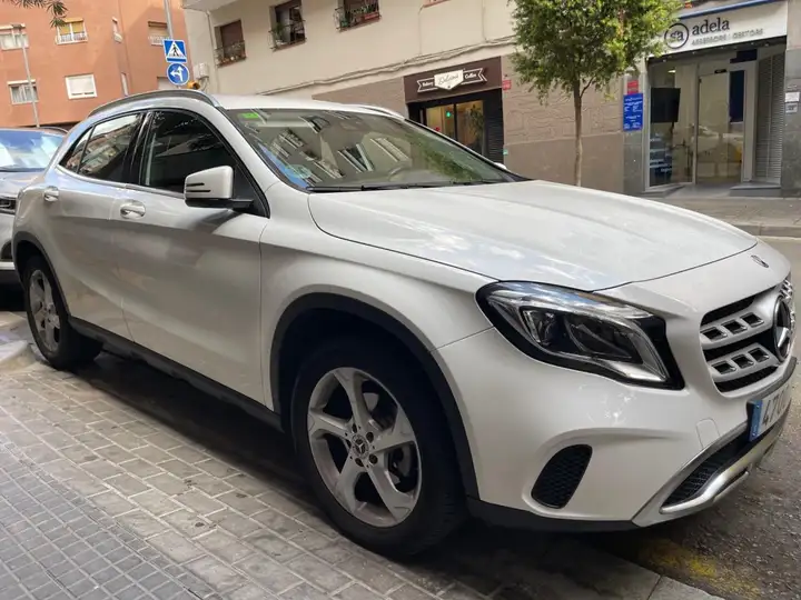 Mercedes-Benz GLA 200d 7G-DCT X156 2018, foto 3