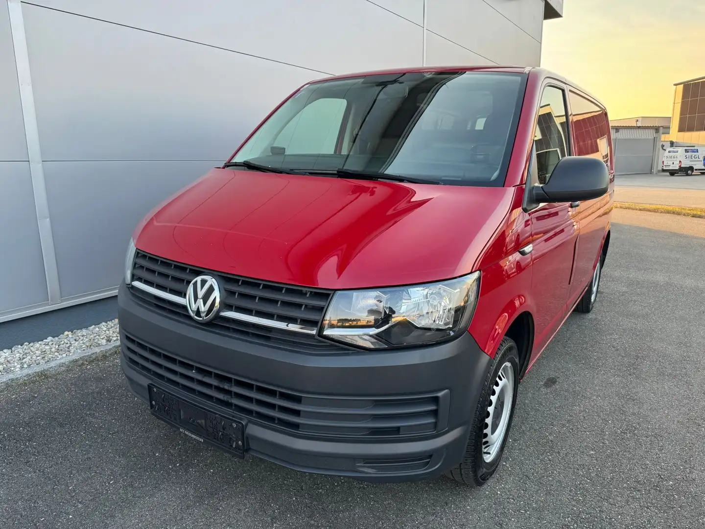 Volkswagen T6 Transporter Kastenwagen KR 2,0 TDI Rot - 2