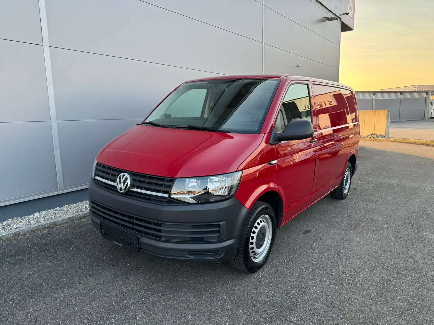 Volkswagen T6 Transporter Kastenwagen KR 2,0 TDI Rot - 1