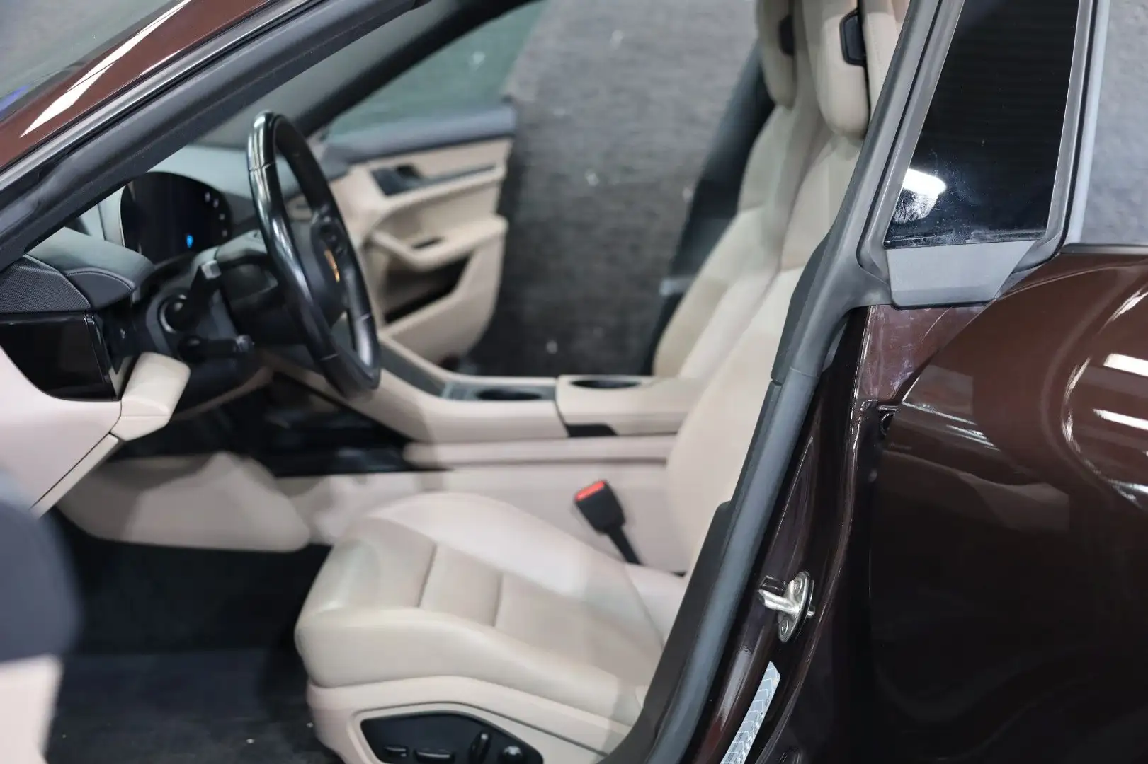 Porsche Taycan Cross Turismo 4*93,4kWh*Apporved 01/2027* Braun - 2